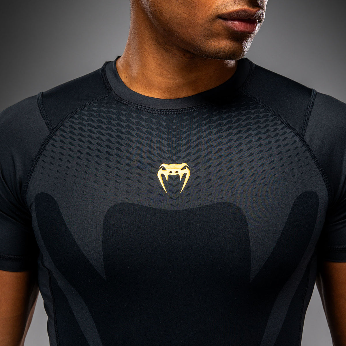 Rashguard manches courtes Venum Attack - Noir/Or