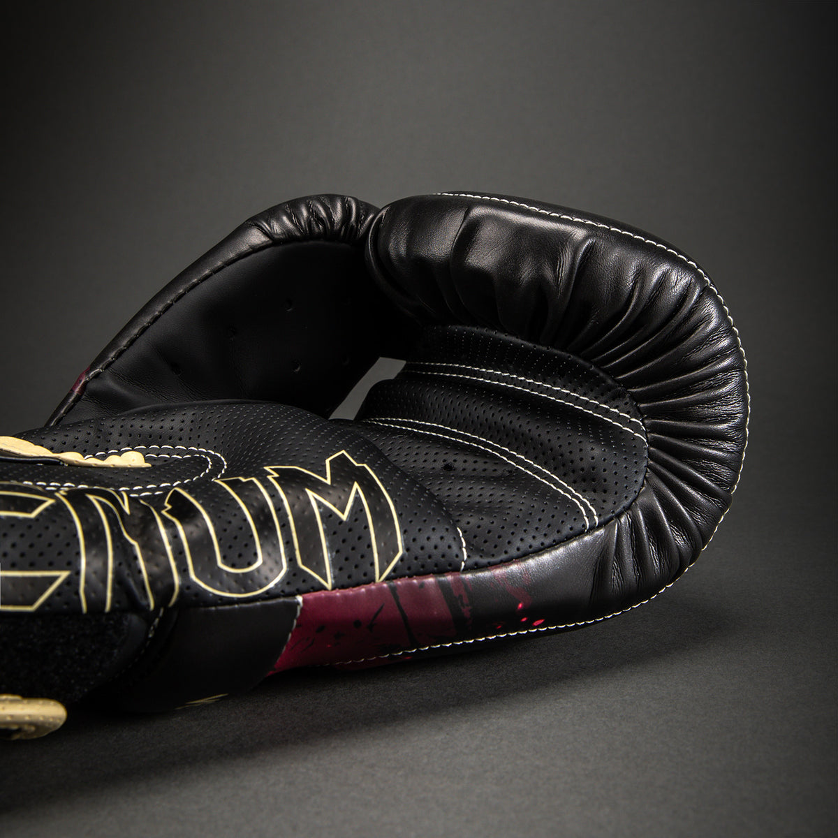 Gants de boxe Itadori Jujutsu Kaisen x Venum – Noir/Rouge