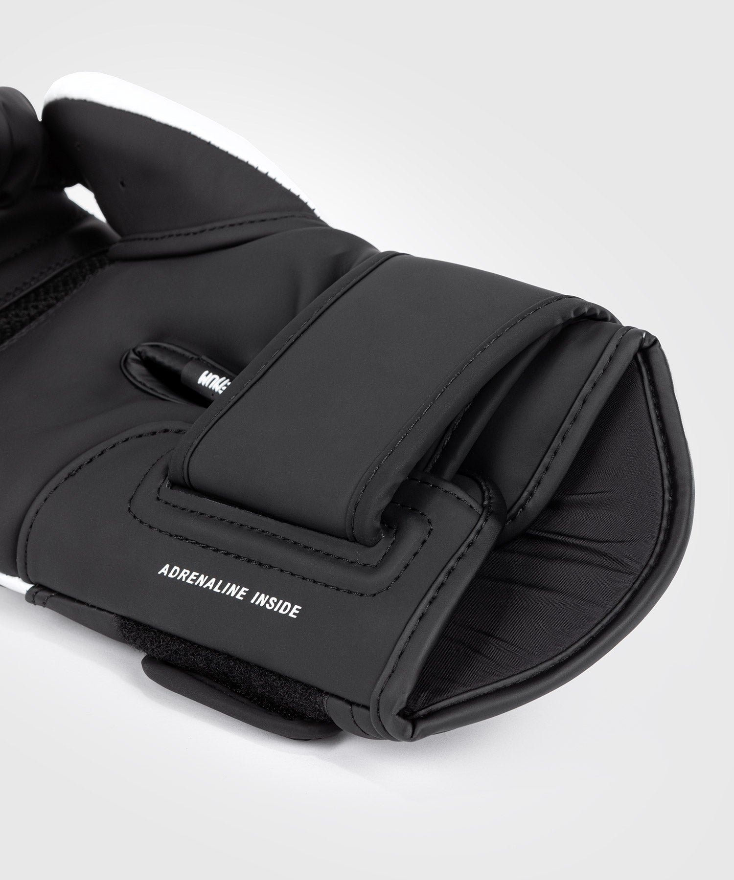 Gants de boxe Venum Challenger 4.0 - Noir/Blanc - product-type_Gants de boxe