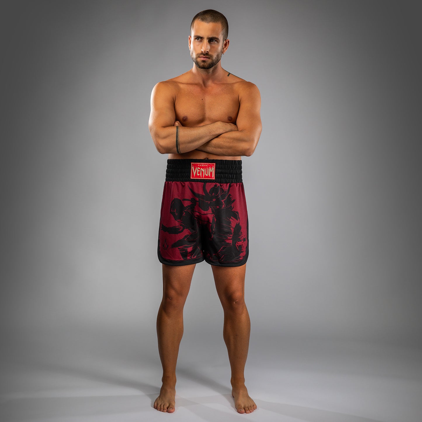 Short de Boxe pour Hommes Venum x Assassin’s Creed Shadows - Bordeaux/Noir - product-type_Shorts de boxe