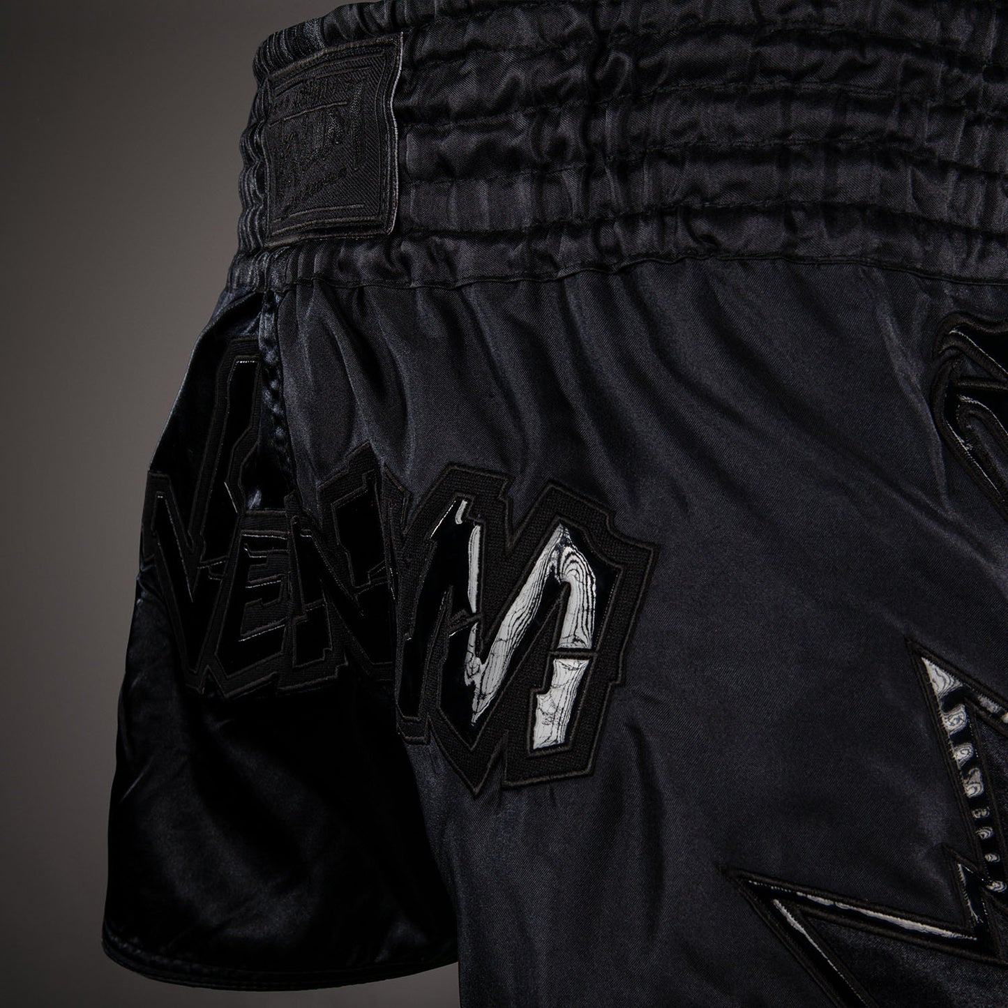 Short de Muay Thai Venum Inferno 2.0 - Noir/Gris - product-type_Shorts de Muay Thai