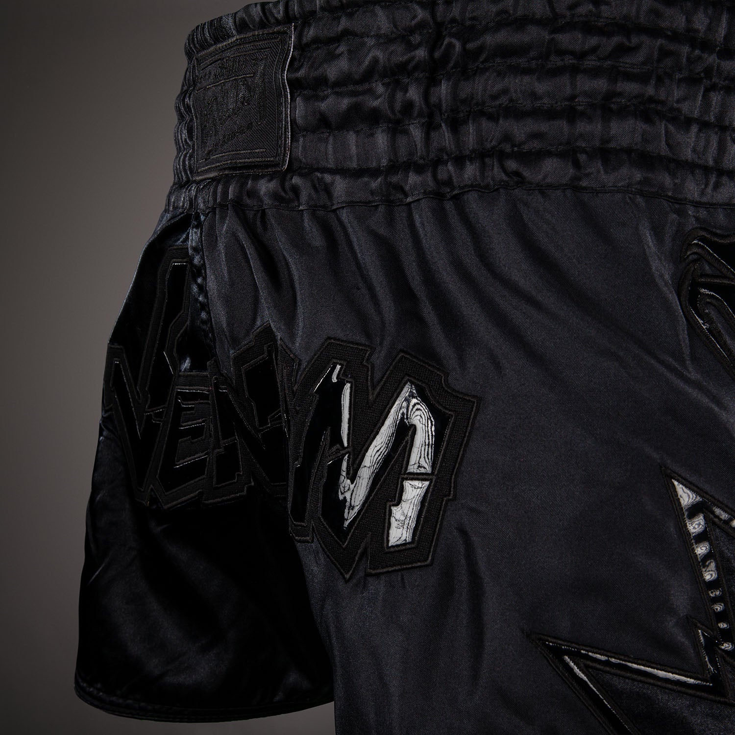 Short de Muay Thai Venum Inferno 2.0 - Noir/Gris - product-type_Shorts de Muay Thai