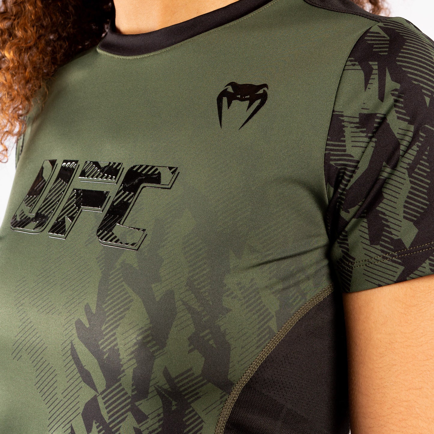 T-shirt Performance à Manches Courtes Femme Venum UFC Authentic Fight Week – Kaki