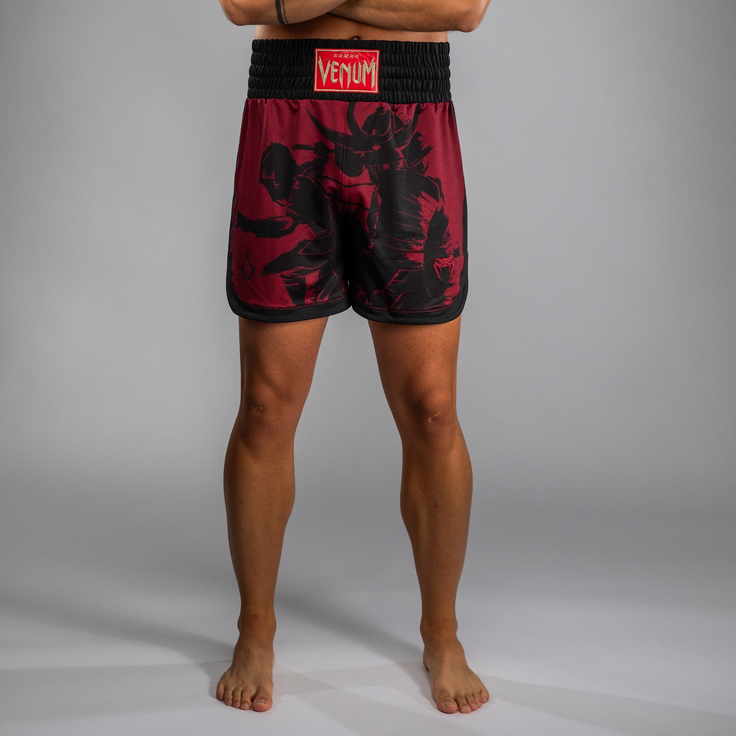 Short de Boxe pour Hommes Venum x Assassin’s Creed Shadows - Bordeaux/Noir - product-type_Shorts de boxe