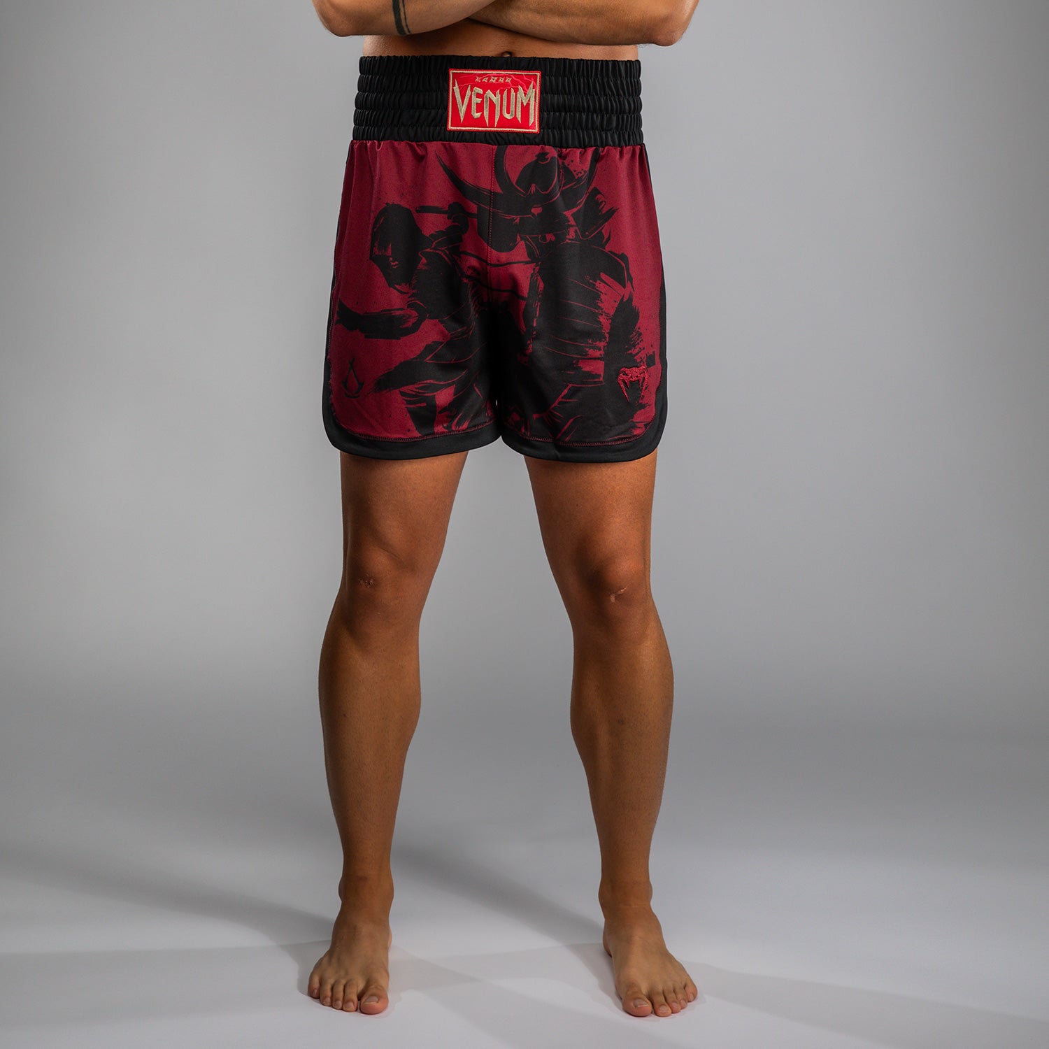 Short de Boxe pour Hommes Venum x Assassin’s Creed Shadows - Bordeaux/Noir - product-type_Shorts de boxe