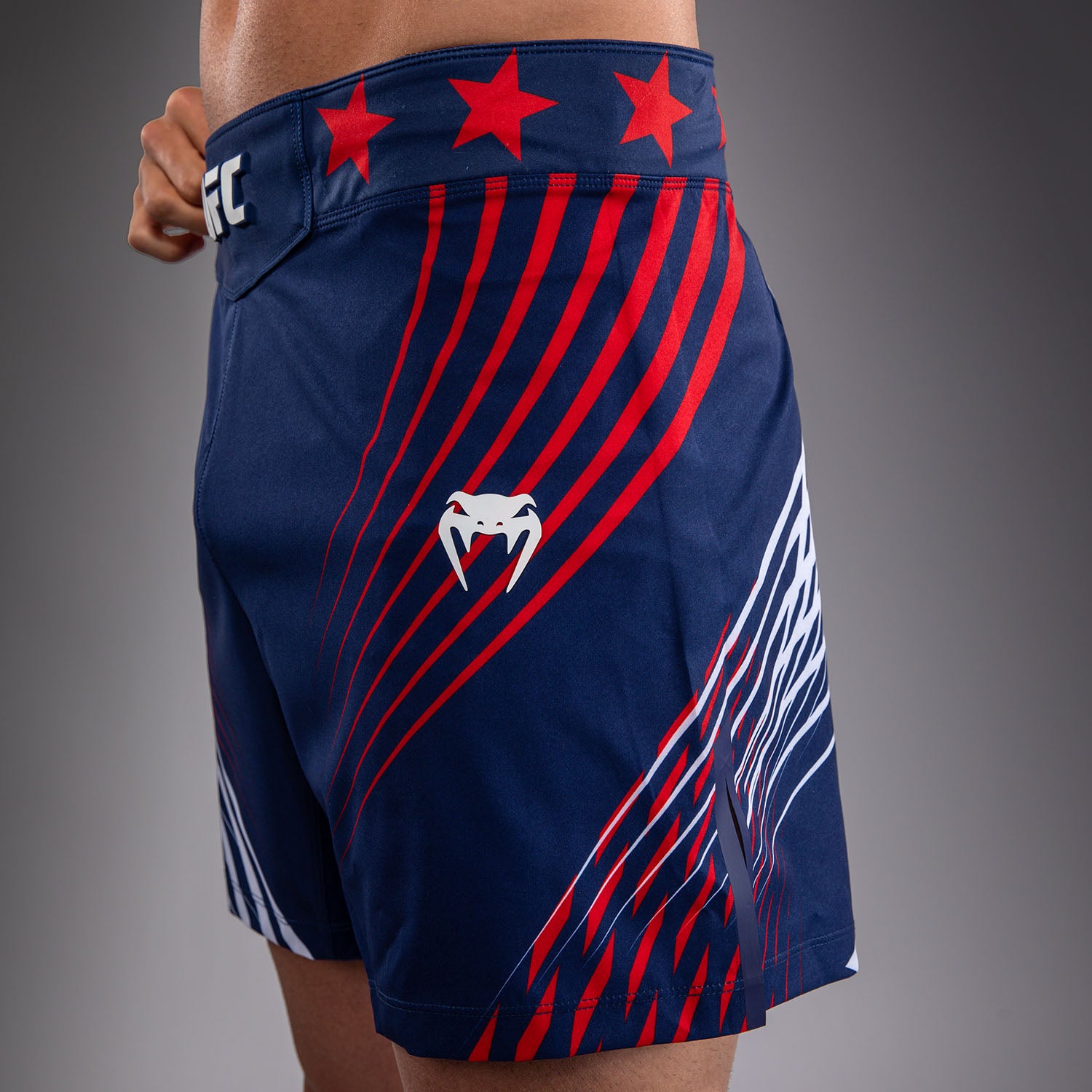 UFC Freedom 250 by Venum Authentic Fight Night Short de combat Personnalisé coupe courte pour homme - Bleu - product-type_Shorts de MMA