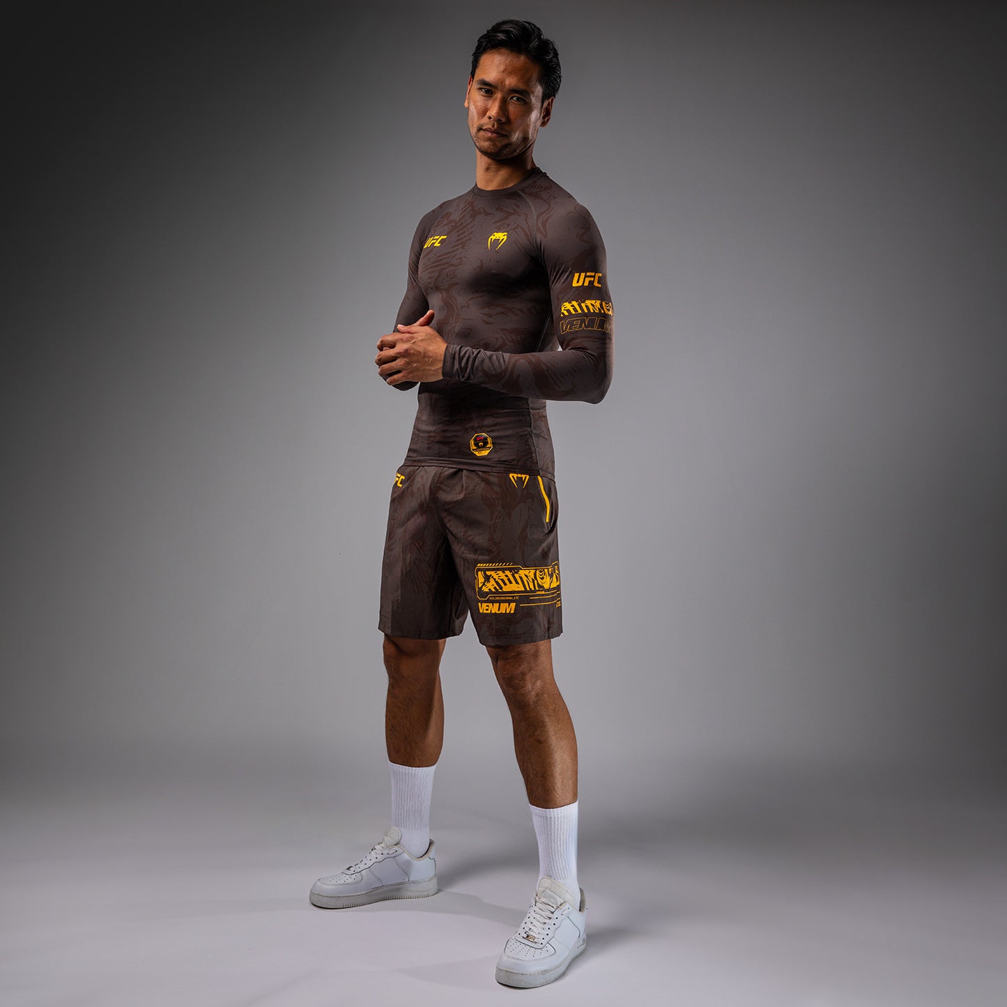Rashguard Performance à Manches Longues pour Hommes UFC Fusion by Venum Fight Week - Marron Terrestre - product-type_T-Shirts de Compression