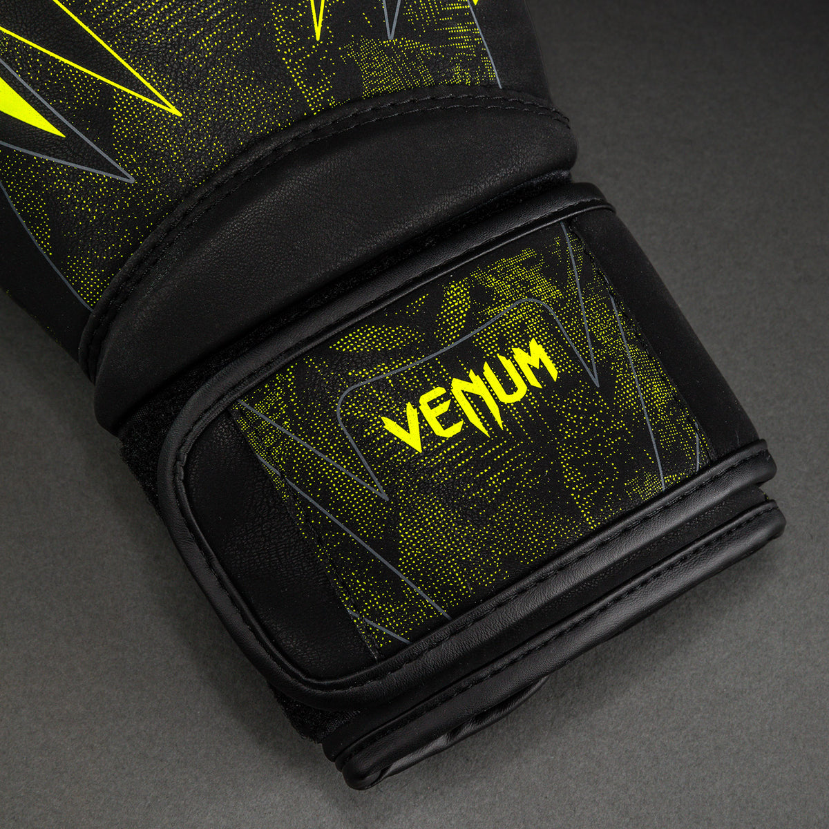 Gants de boxe Impact Venum Amazonia Reborn - Noir/Vert