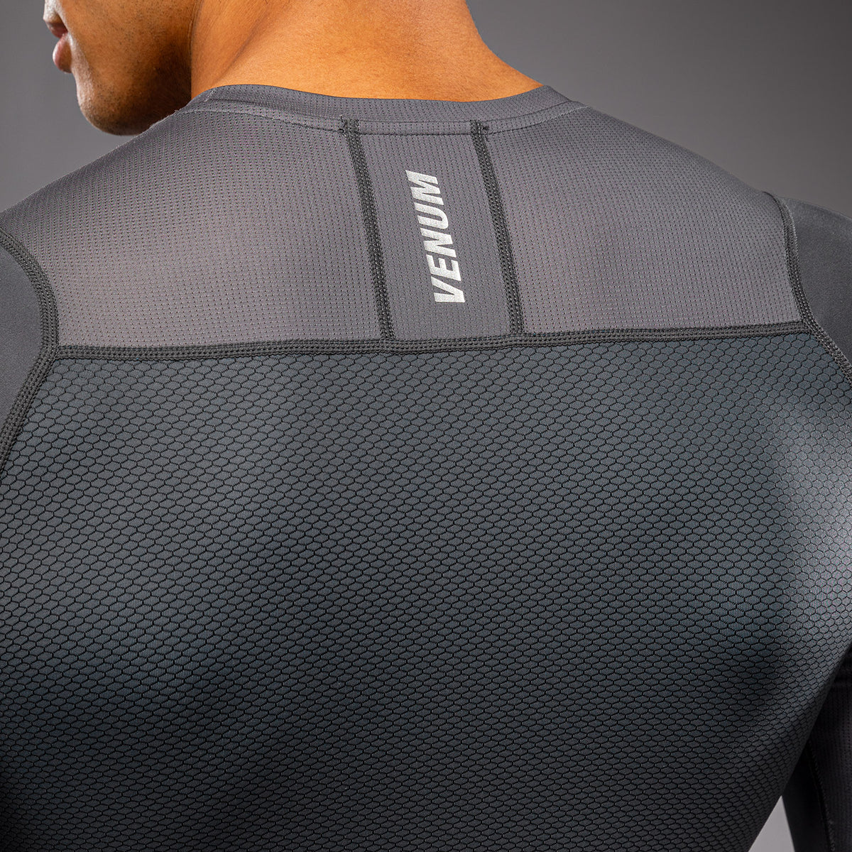 Rashguard manches longues Venum G-Fit Scale - Gris