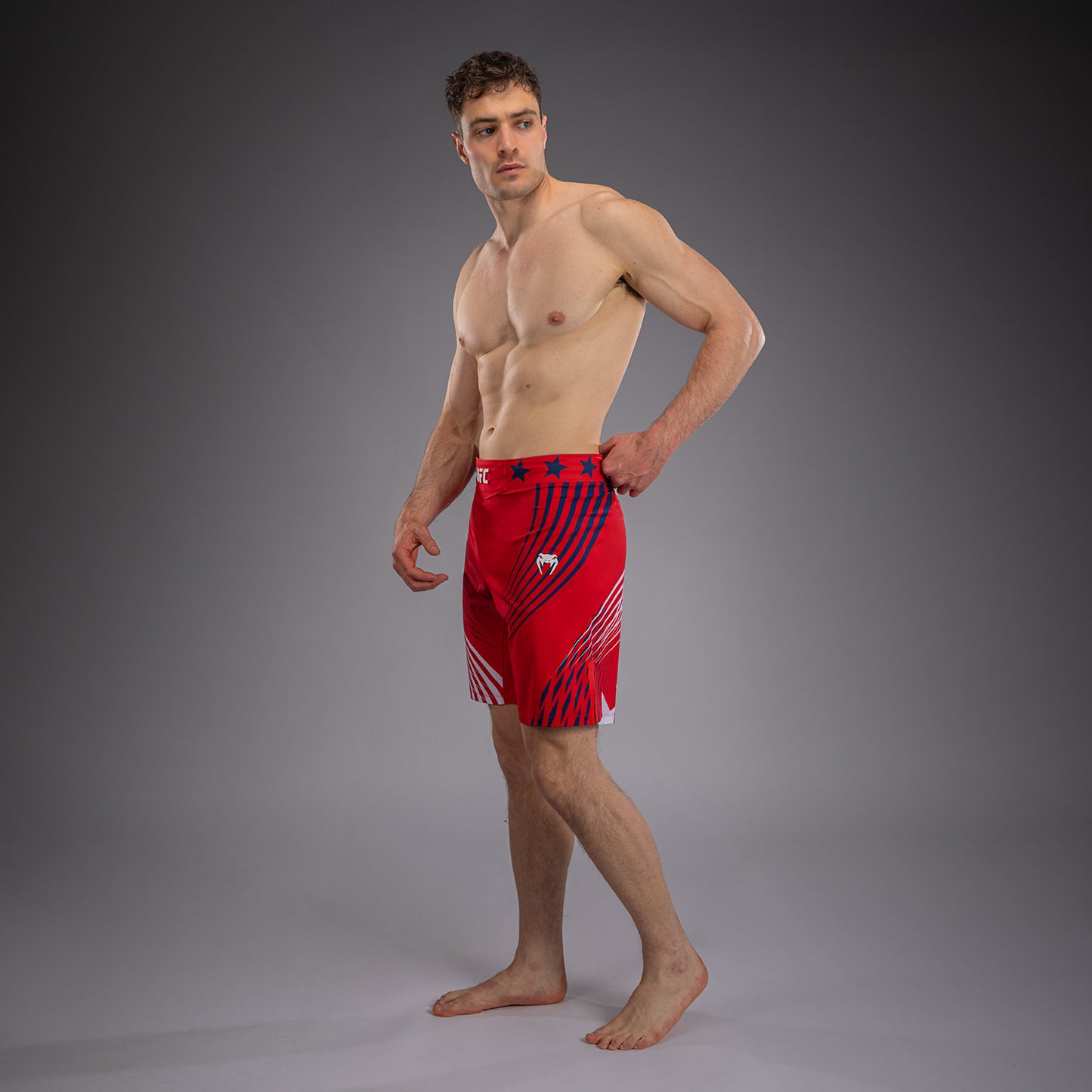Official UFC Freedom 250 by Venum Authentic Fight Night Short de combat coupe longue pour homme - Rouge - product-type_Shorts de MMA
