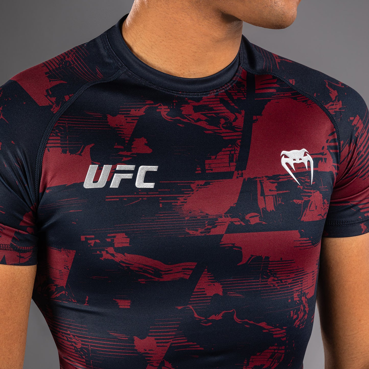 Rashguard manches courtes Performance Homme UFC Zenith by Venum Authentic Fight Week - Bleu marine/Bordeaux/Argent