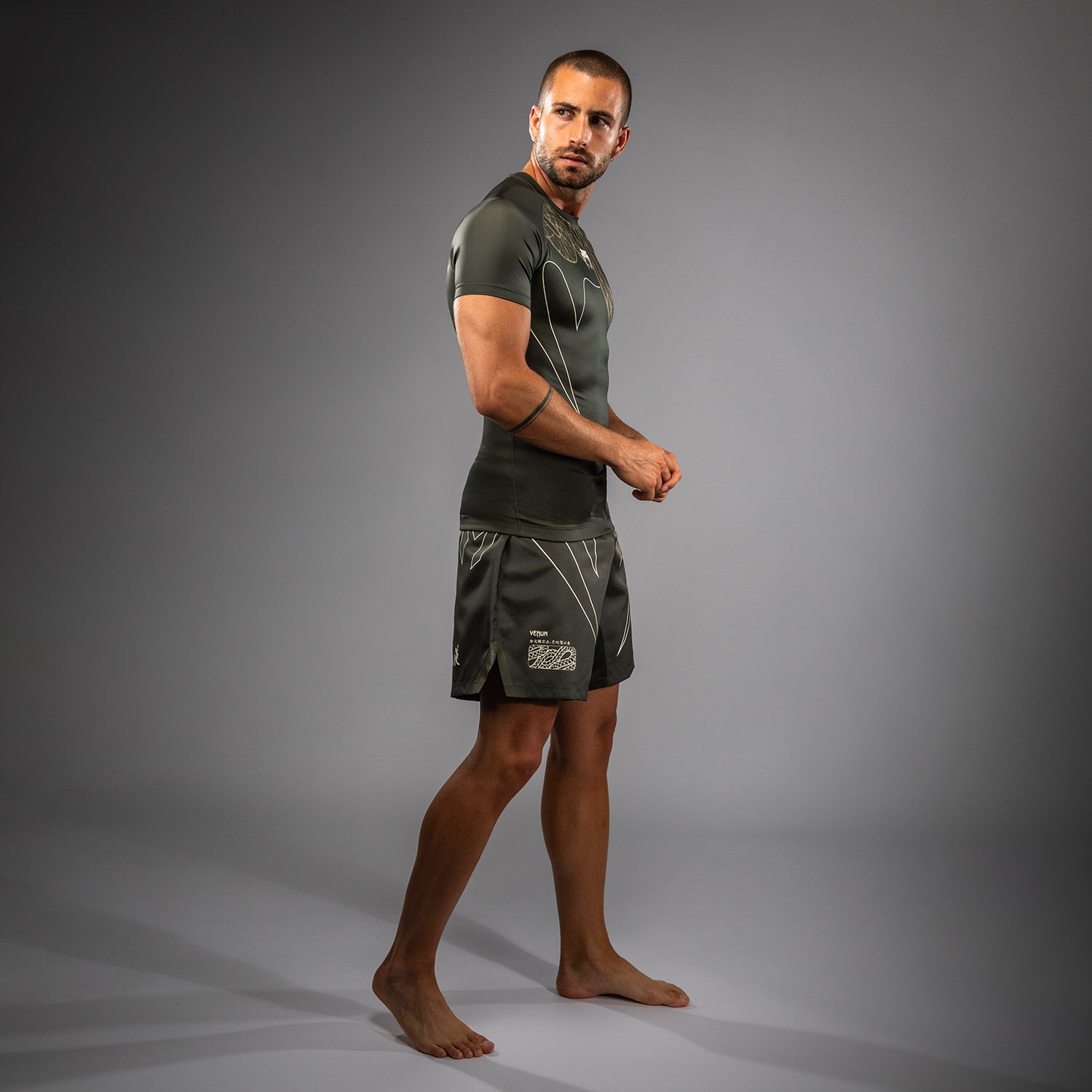 Rashguard Manches Courtes Venum Serpenti – Kaki/Bronze/Ivoire - product-type_T-Shirts de Compression
