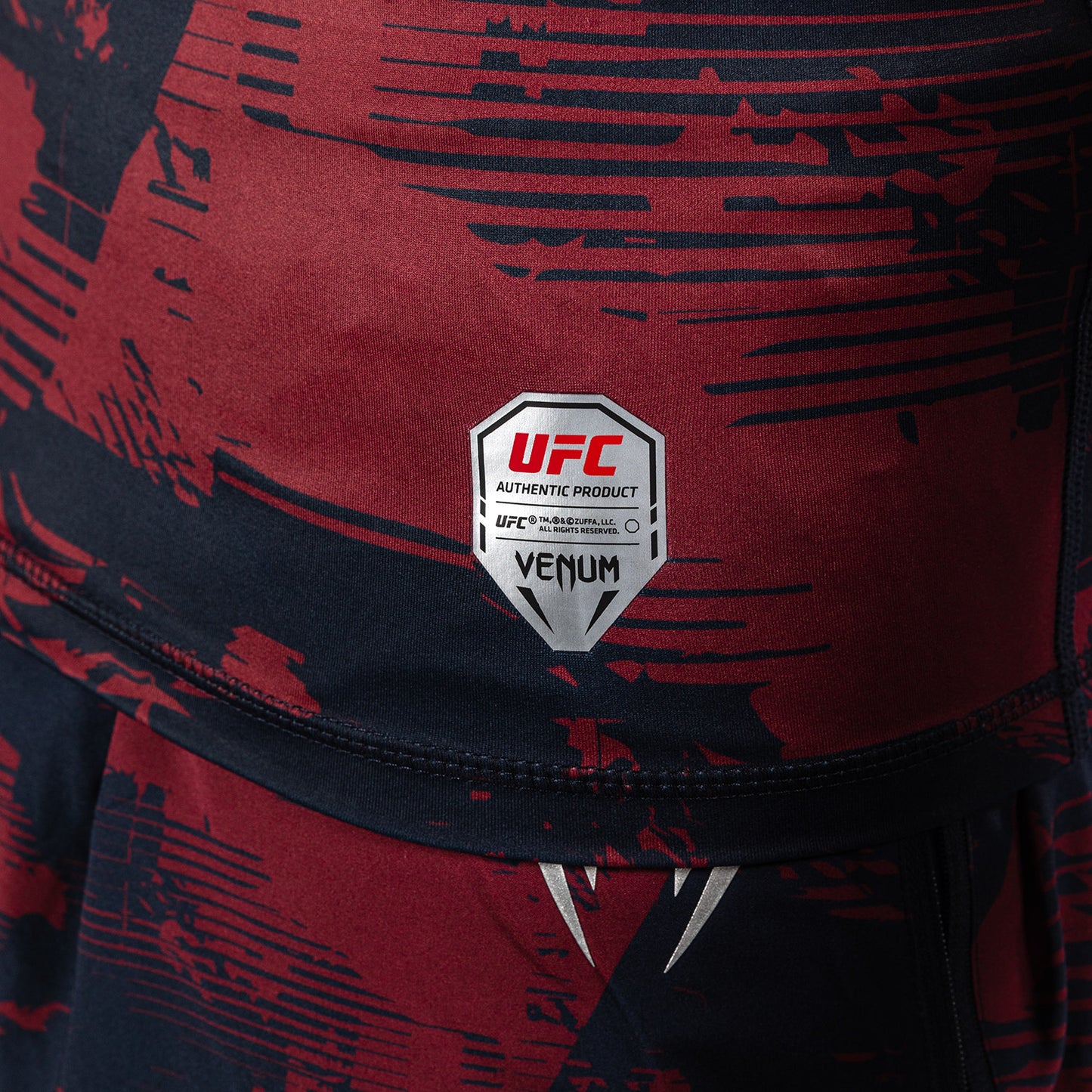 Rashguard manches courtes Performance Homme UFC Zenith by Venum Authentic Fight Week - Bleu marine/Bordeaux/Argent