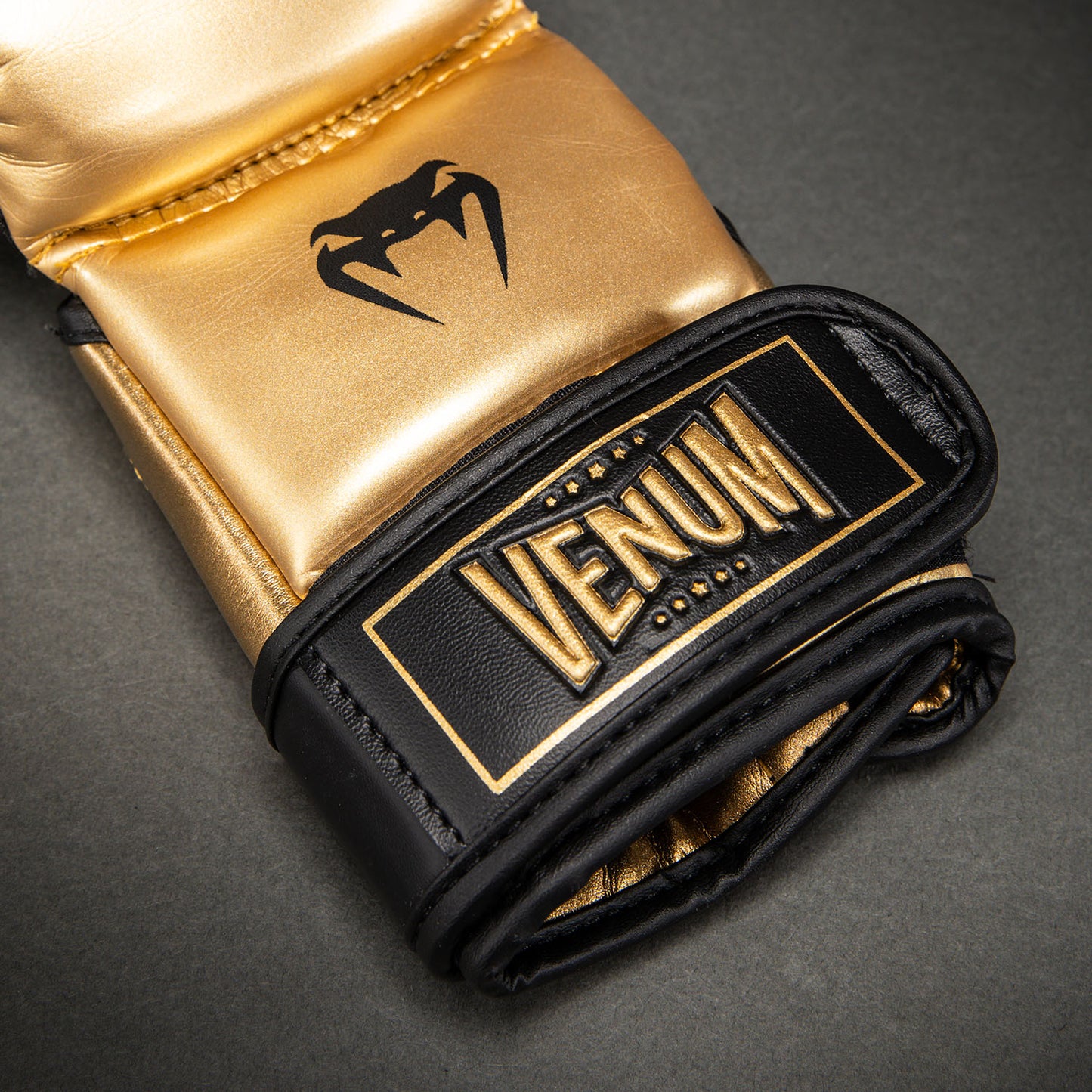 Gants de Sparring Venum Attack 2.0 – Or/Noir