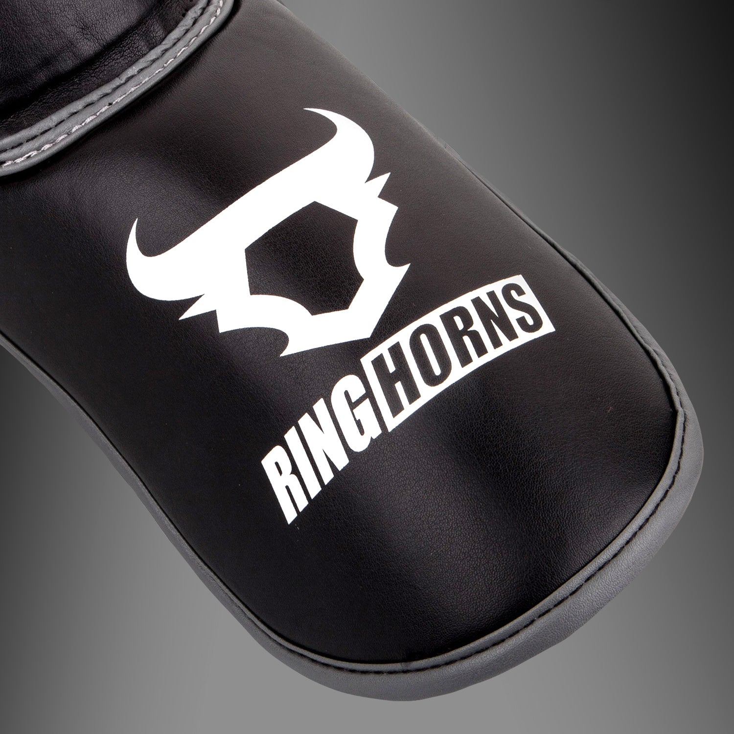 Protège-tibias et pieds Ringhorns Charger by Venum - Noir - product-type_Protège-tibias