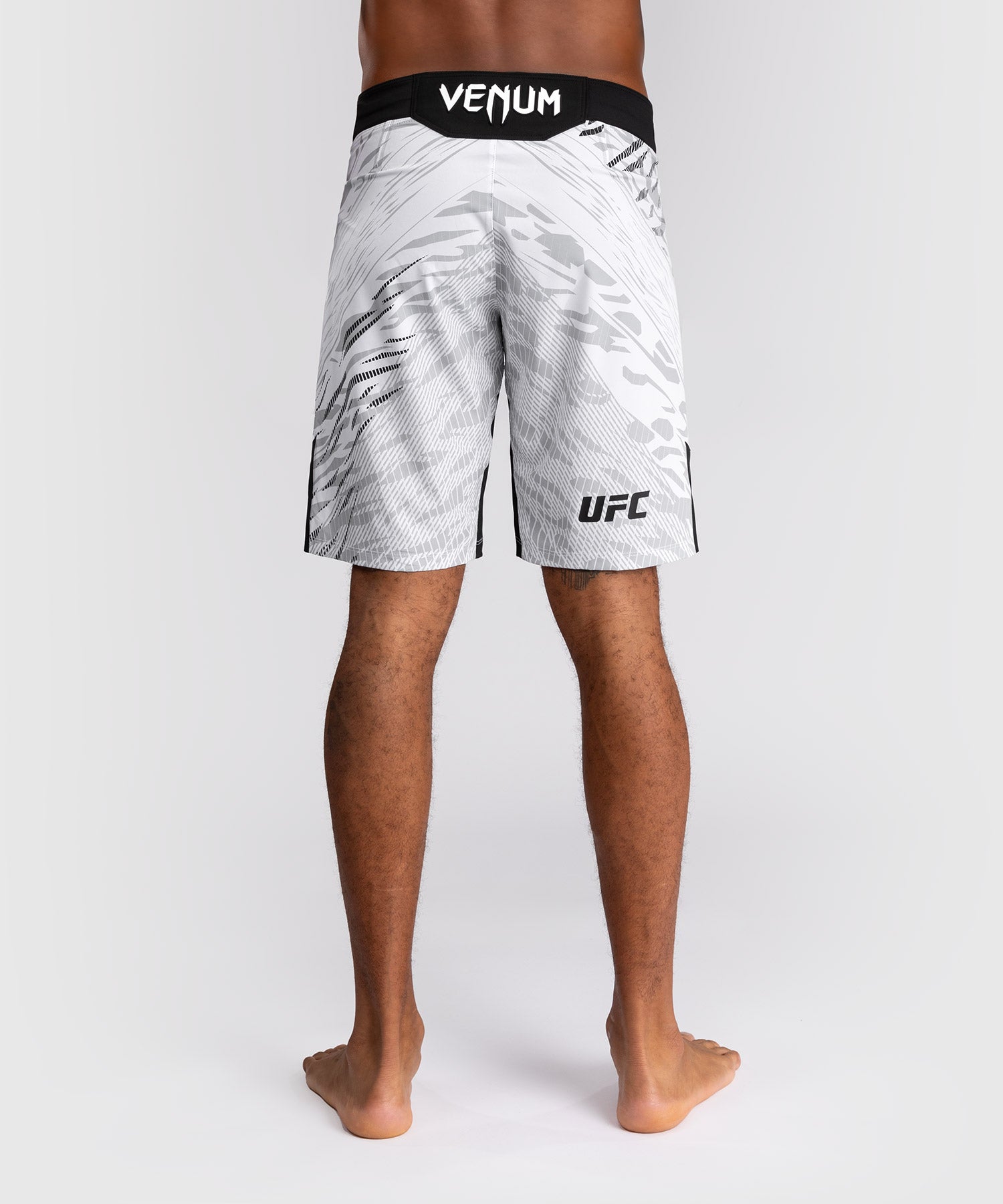 Shorts de Combat pour Hommes UFC Fusion by Venum Authentic Fight Night - Coupe Longue - Blanc - product-type_Shorts de MMA