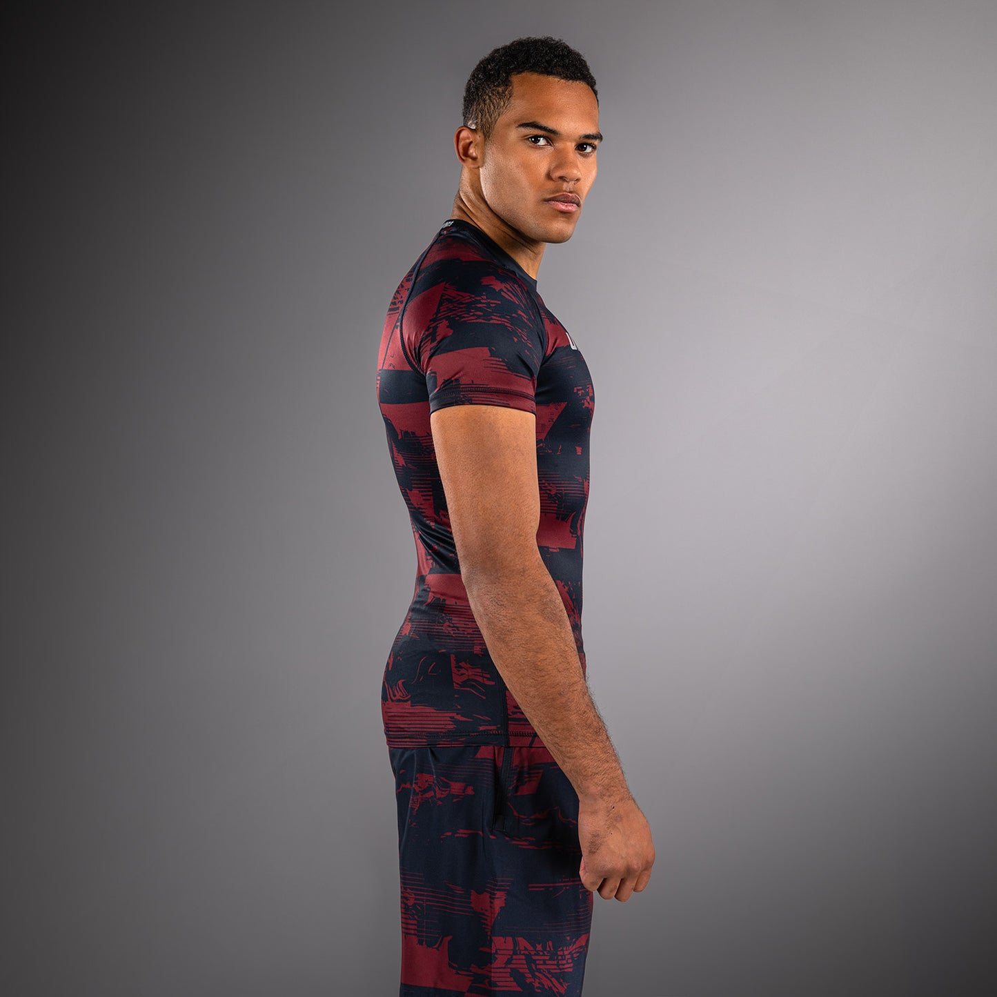 Rashguard manches courtes Performance Homme UFC Zenith by Venum Authentic Fight Week - Bleu marine/Bordeaux/Argent