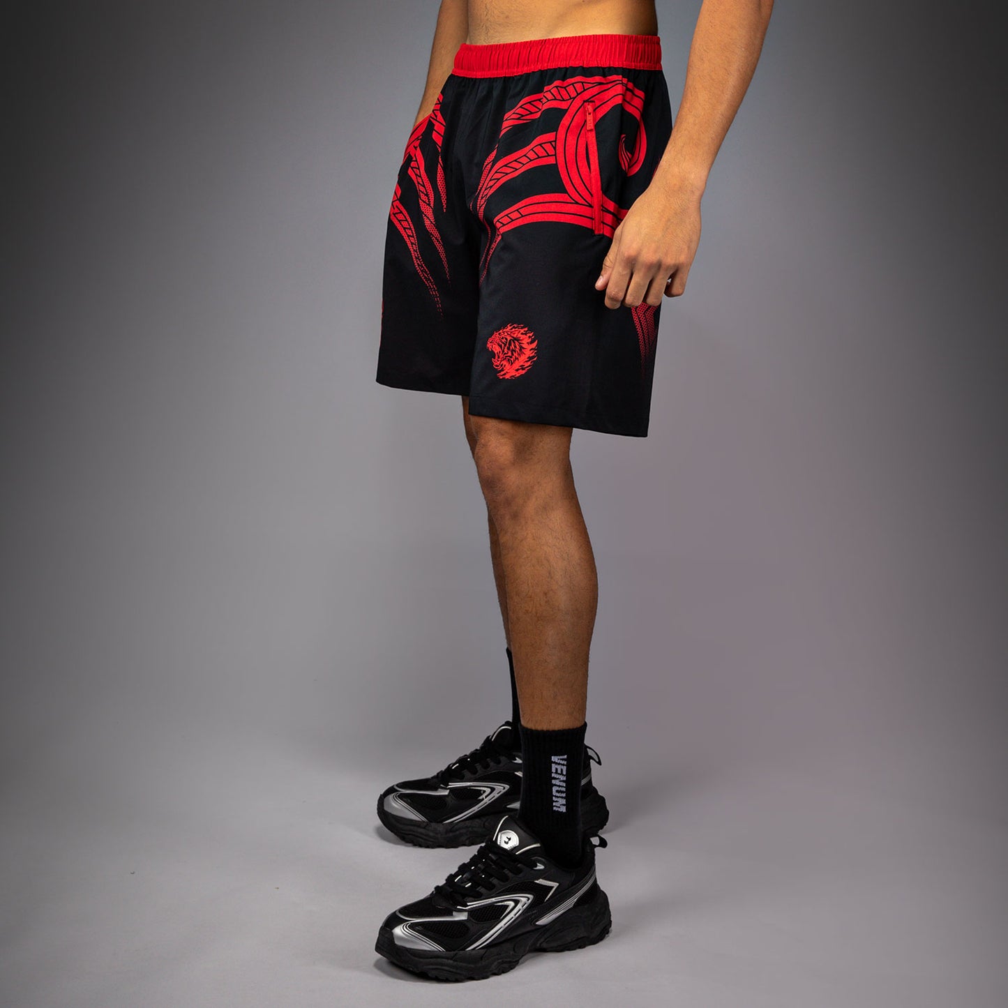Short d'entraînement Venum x Mike Tyson Tiger - Noir Profond/Rouge Intense