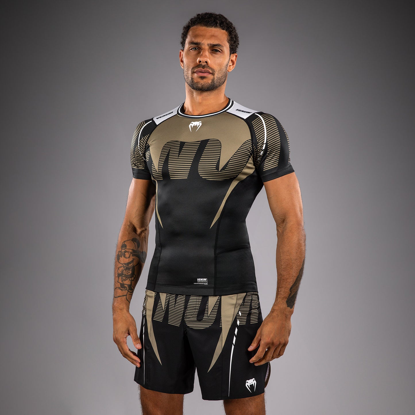 Rashguard Manches Courtes Venum Adrenaline – Noir/Sable - product-type_T-Shirts de Compression