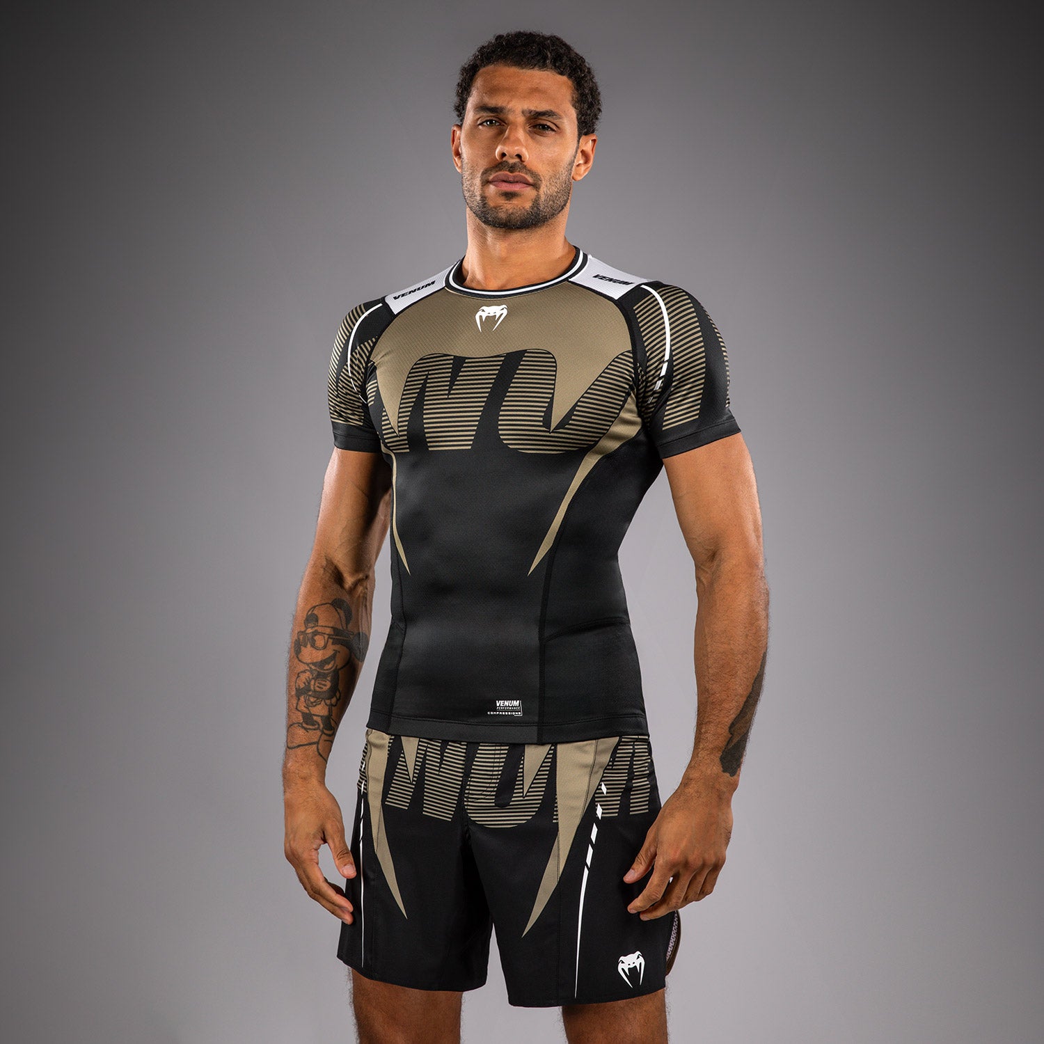 Rashguard Manches Courtes Venum Adrenaline – Noir/Sable - product-type_T-Shirts de Compression