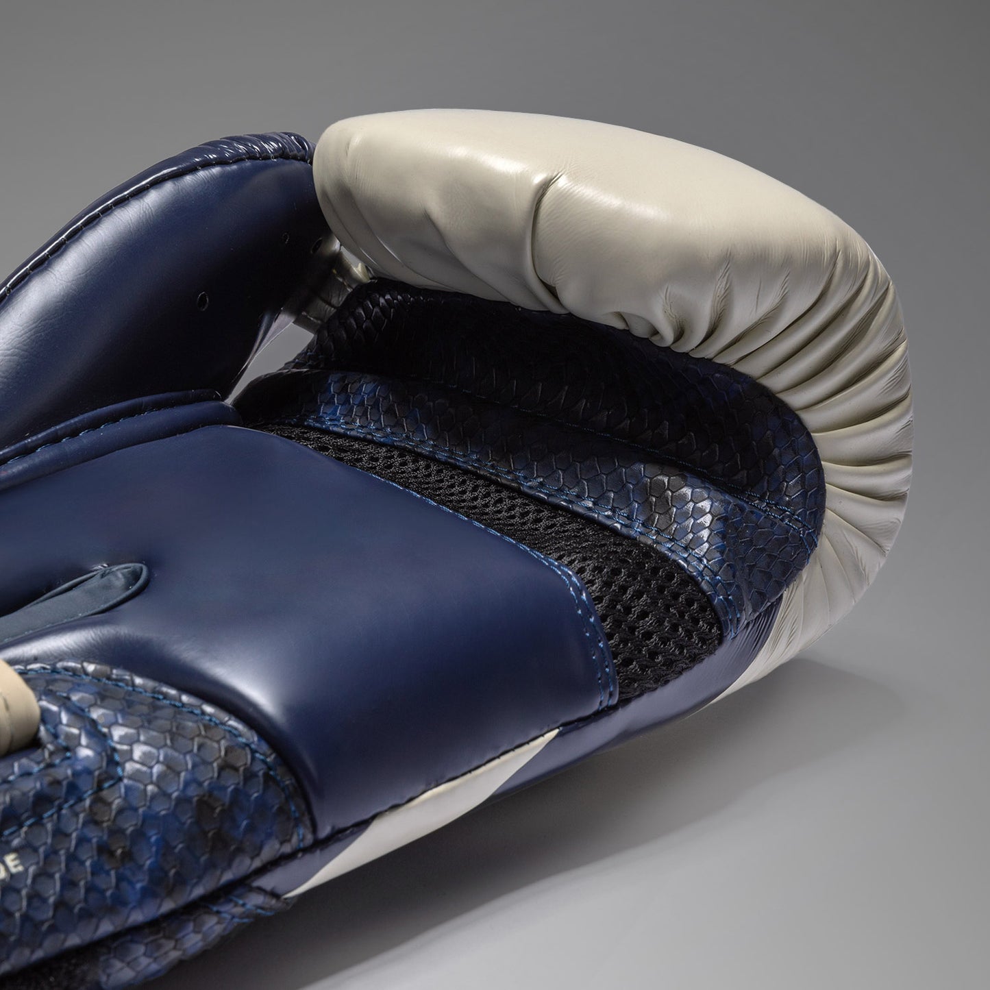 Gants de Boxe Venum Challengers 4.0 Scales – Bleu Minuit