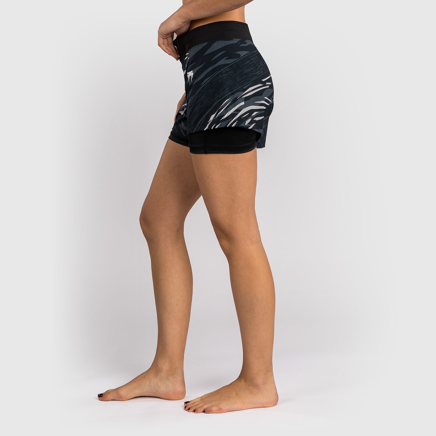 Shorts de Combat pour Femmes UFC Fusion by Venum Personnalisé Authentic Fight Night - Noir - product-type_Shorts de MMA