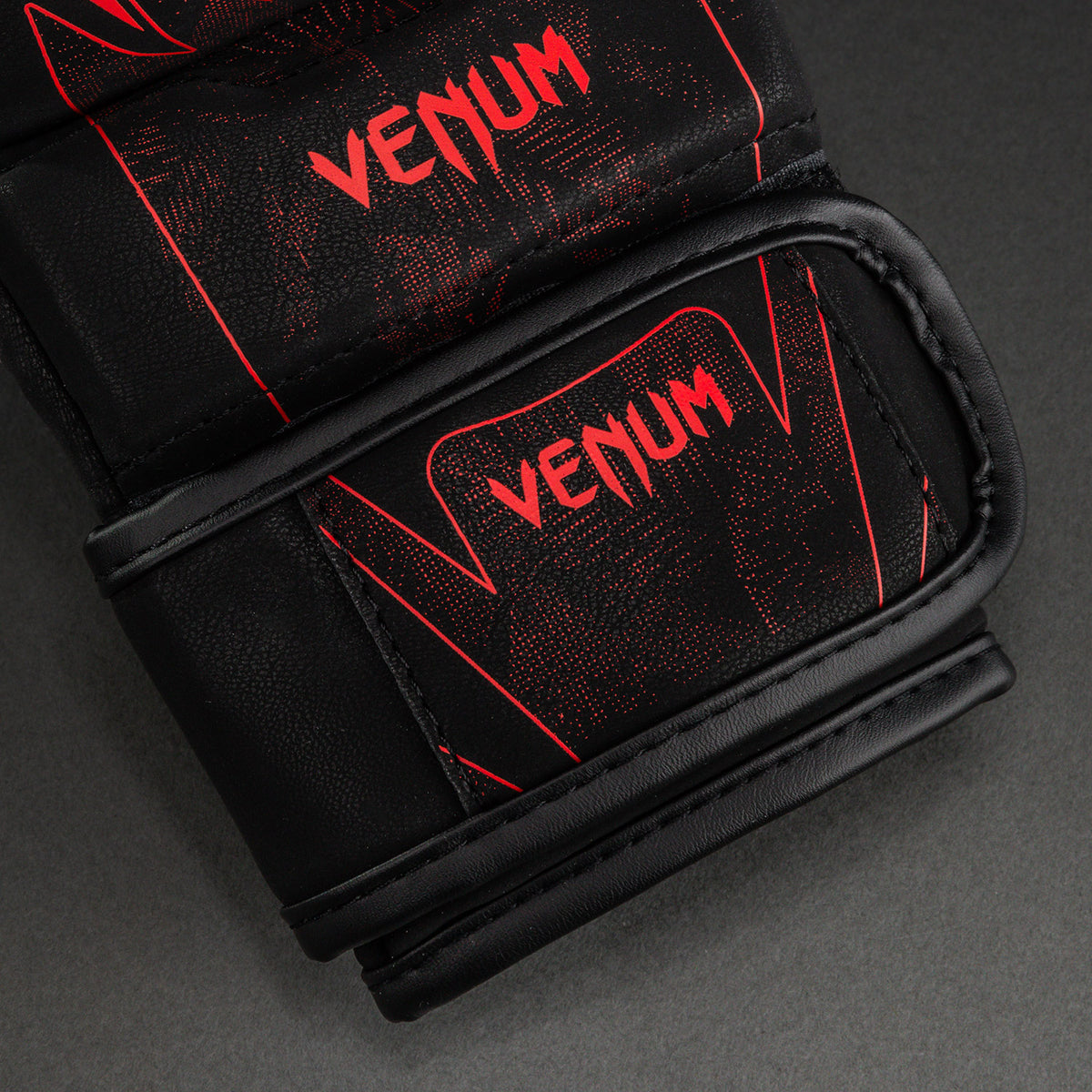 Gants de sparring MMA Venum Amazonia Reborn - Noir/Rouge