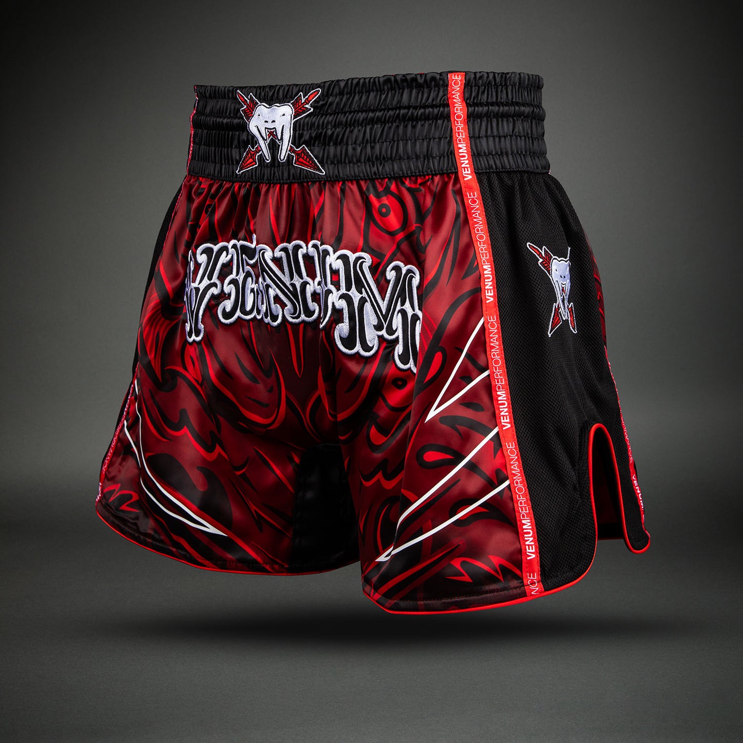 Short de Muay Thaï Venum Wolf Atak – Noir/Rouge - product-type_Shorts de Muay Thai