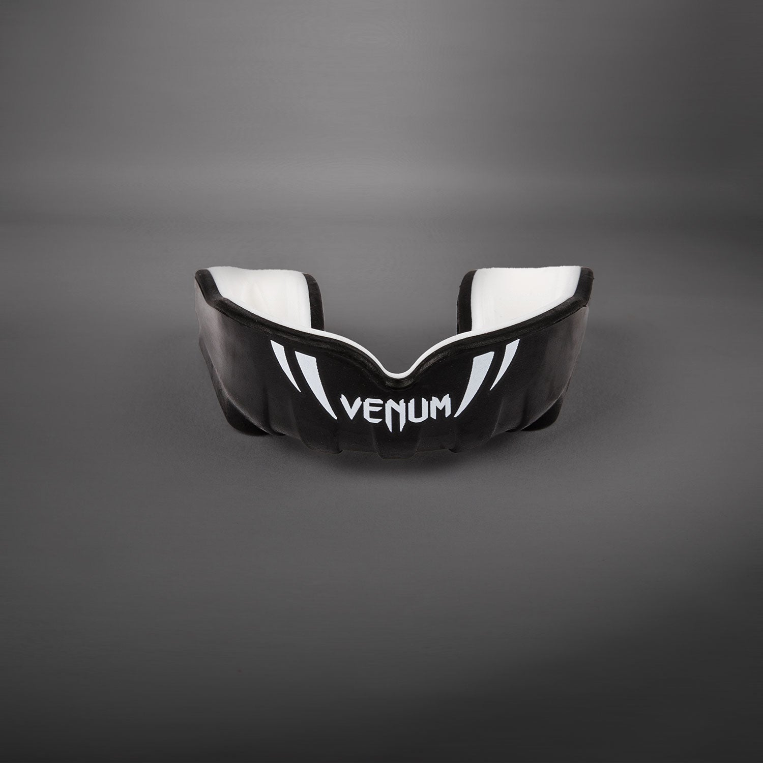 Protège-Dents Sport Silicone – Lot 4 Pièces Noir/Blanc, 6x5x1,8 Cm, Moulable, Boxe Rugby MMA, Étui Inclus