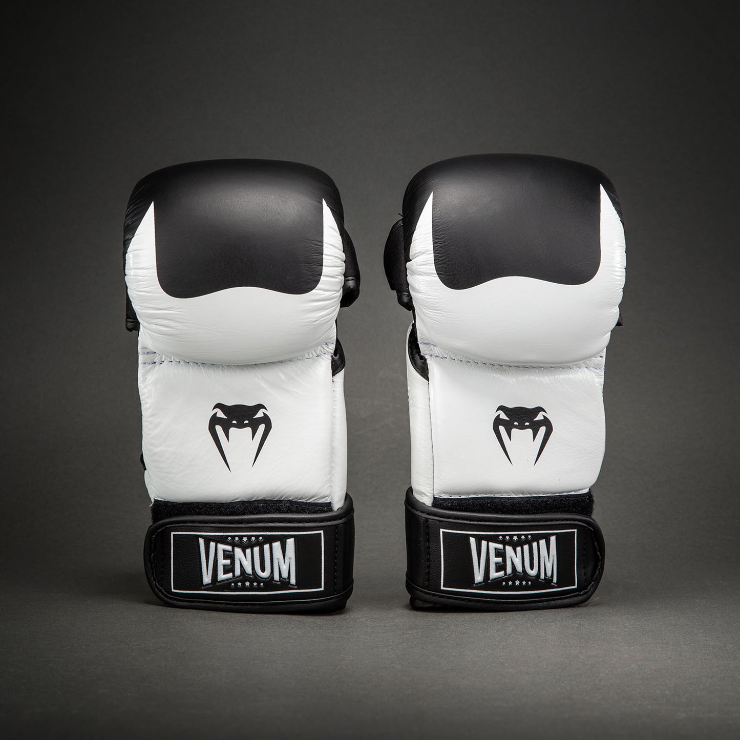 Gants de Sparring en Cuir Venum Attack 2.0 – Noir/Blanc