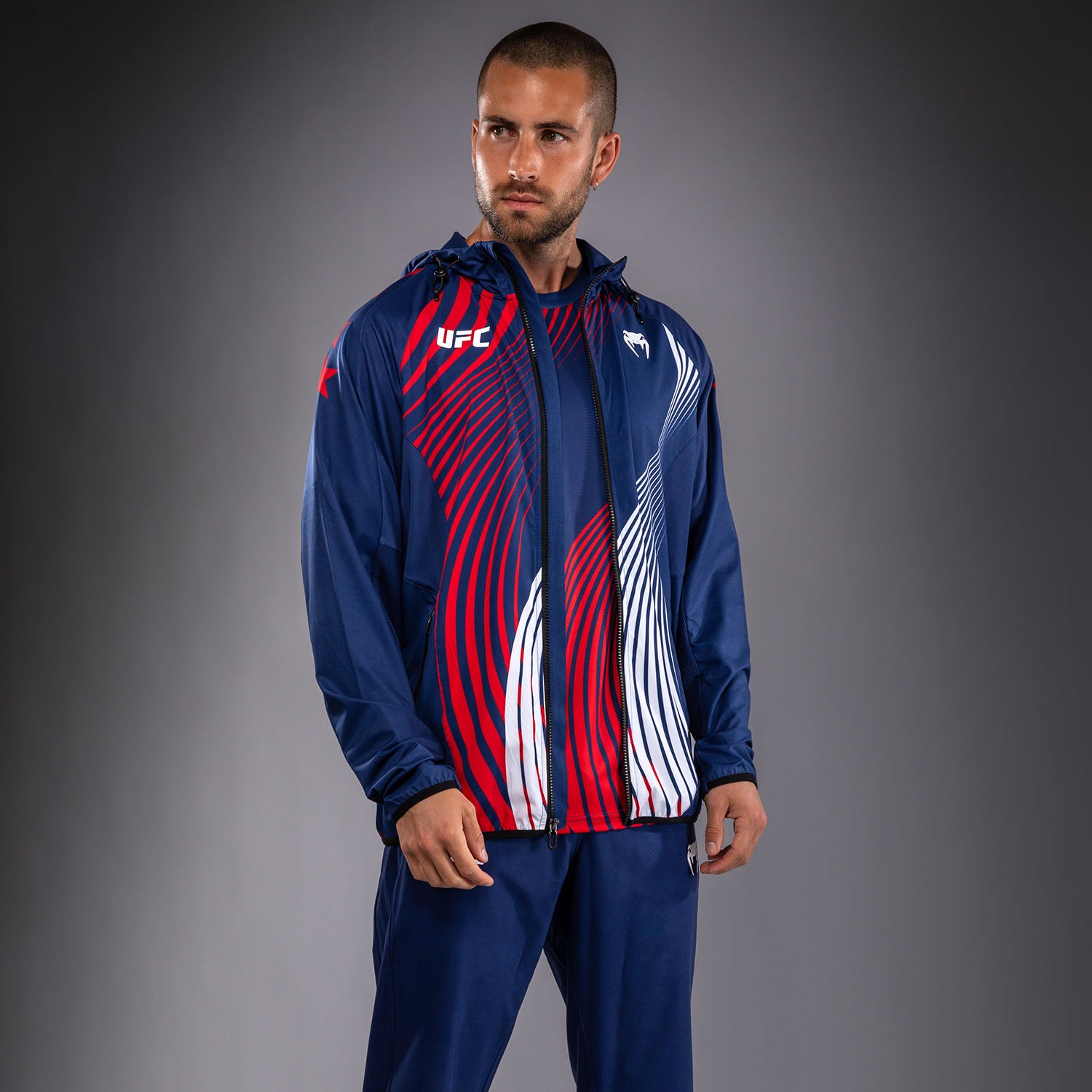 UFC Freedom 250 by Venum Authentic Fight Night Sweat à capuche Walkout Personnalisé pour homme - Bleu - product-type_Vestes