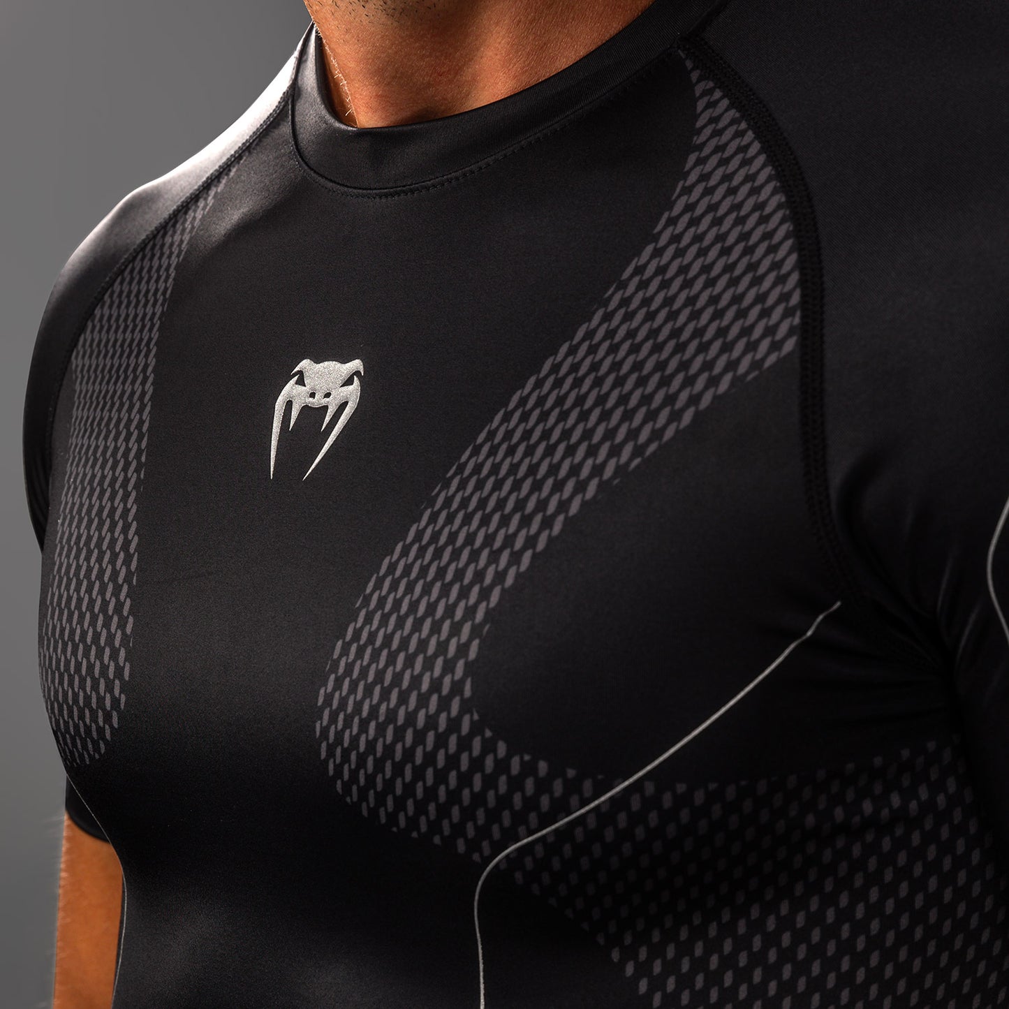 Rashguard Manches Courtes Venum Nexus – Noir/Argent