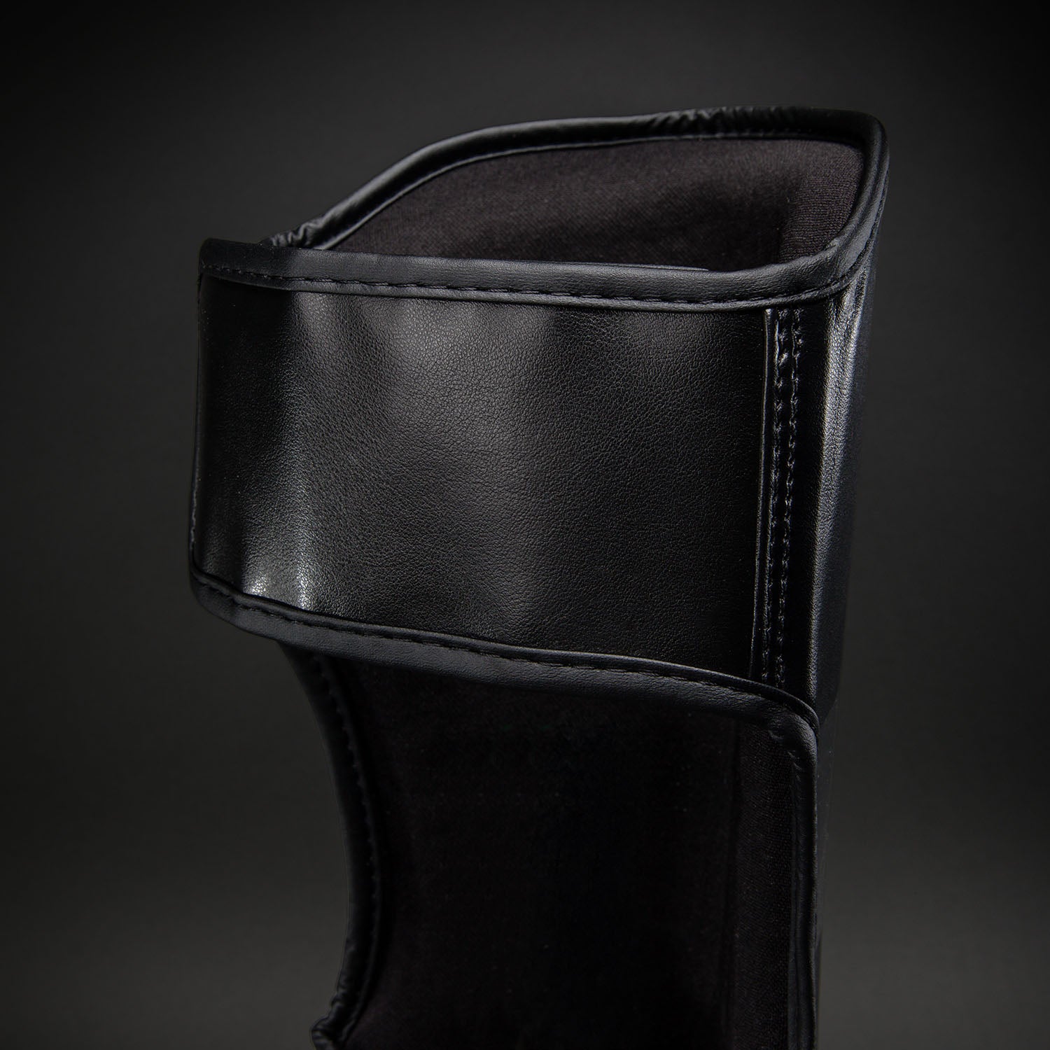 Protège-tibias Ringhorns Charger by Venum – Noir/Or - product-type_Protège-tibias