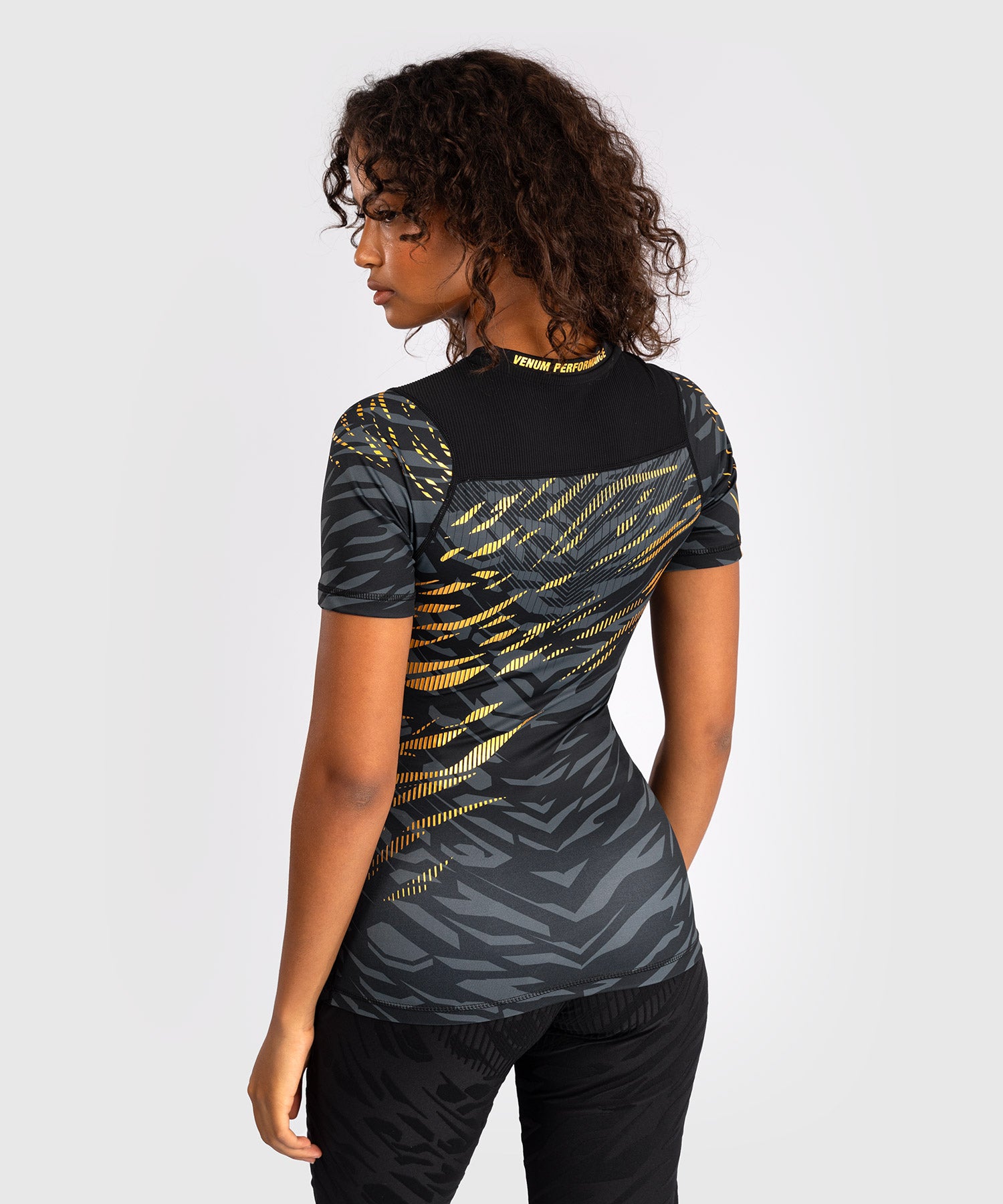 Rashguard Performance à Manches Courtes pour Femmes UFC Fusion by Venum Authentic Fight Night - Champion - product-type_T-Shirts de Compression