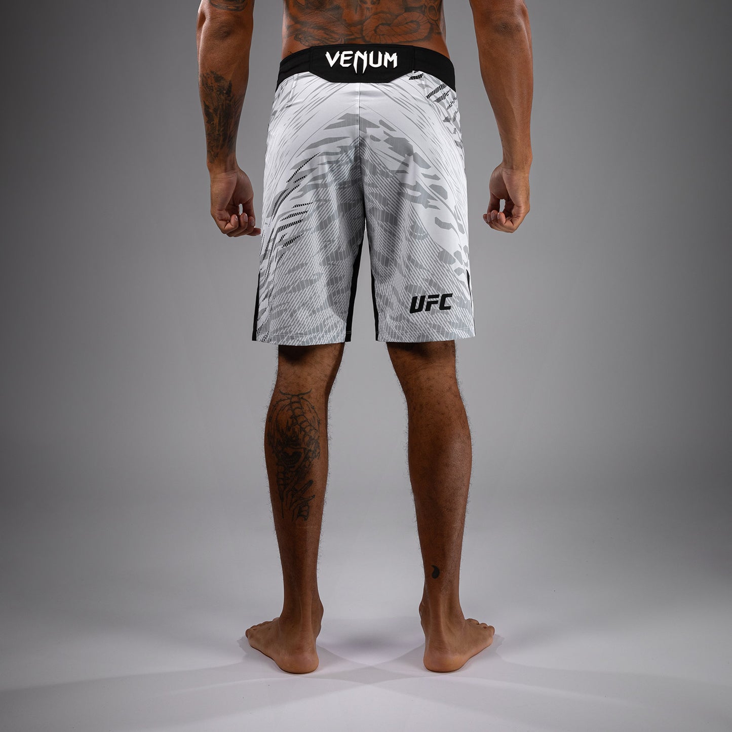 Shorts de Combat pour Hommes UFC Fusion by Venum Authentic Fight Night - Coupe Longue - Blanc - product-type_Shorts de MMA