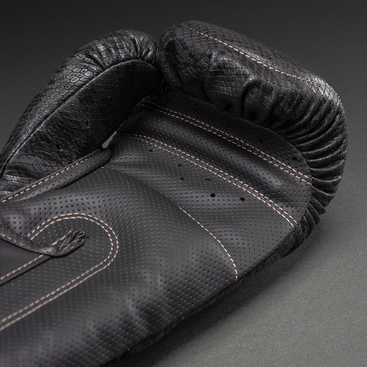 Gants de Boxe Venum Impact Evo Scales – Gris Foncé - product-type_Gants de boxe