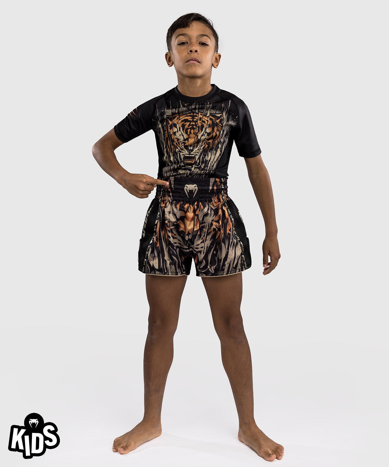 Short Muay Thai Venum Tiger pour Enfants - Noir/Orange Néon - product-type_Shorts de Muay Thai