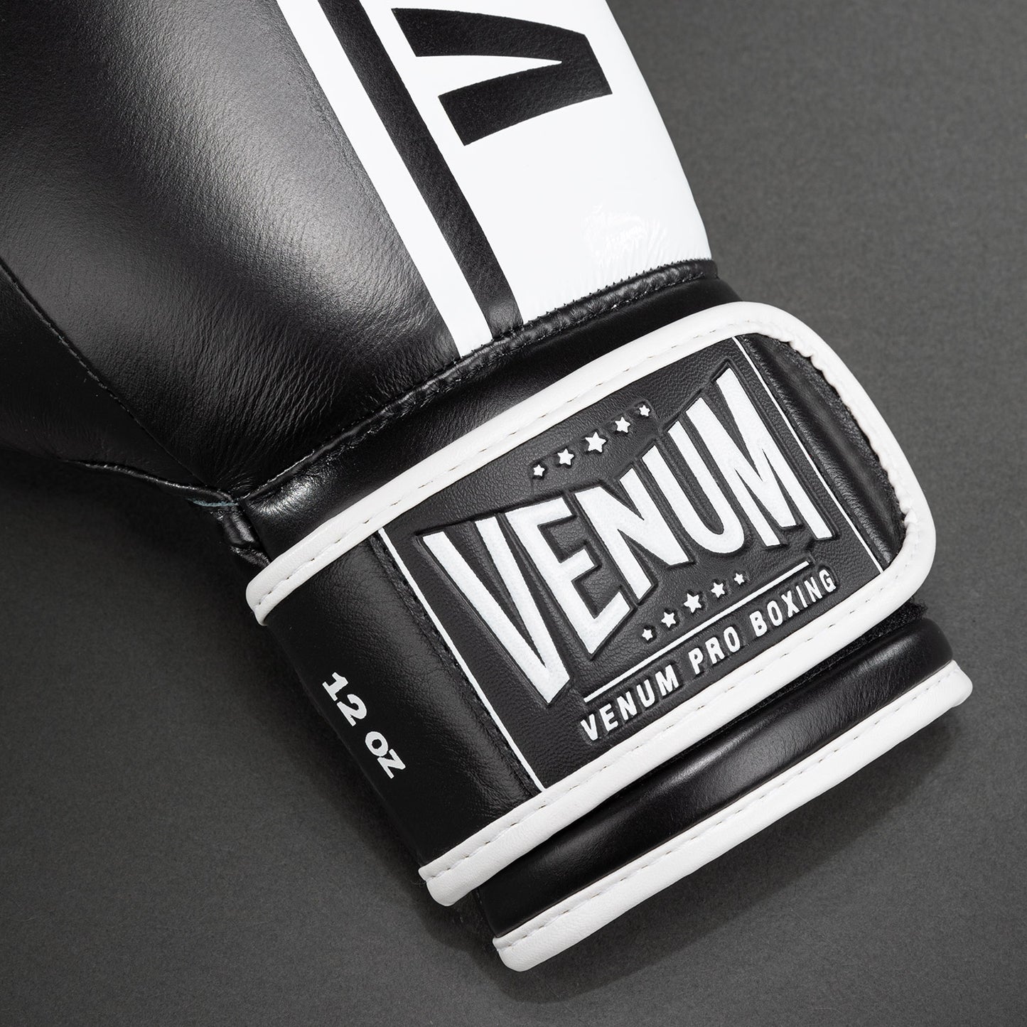 Gants de boxe Venum Shield Pro avec velcro - Noir/Blanc - product-type_Gants de boxe