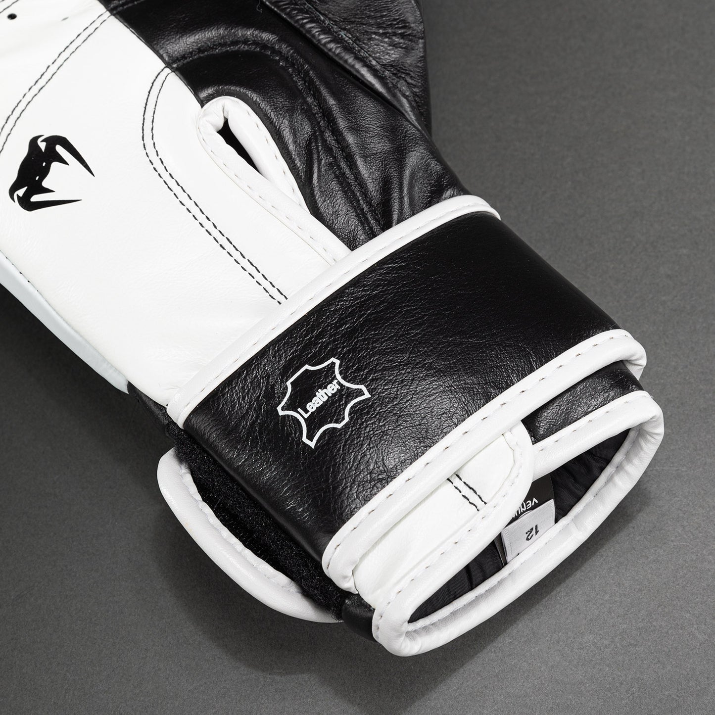 Gants de boxe Venum Shield Pro avec velcro - Noir/Blanc - product-type_Gants de boxe