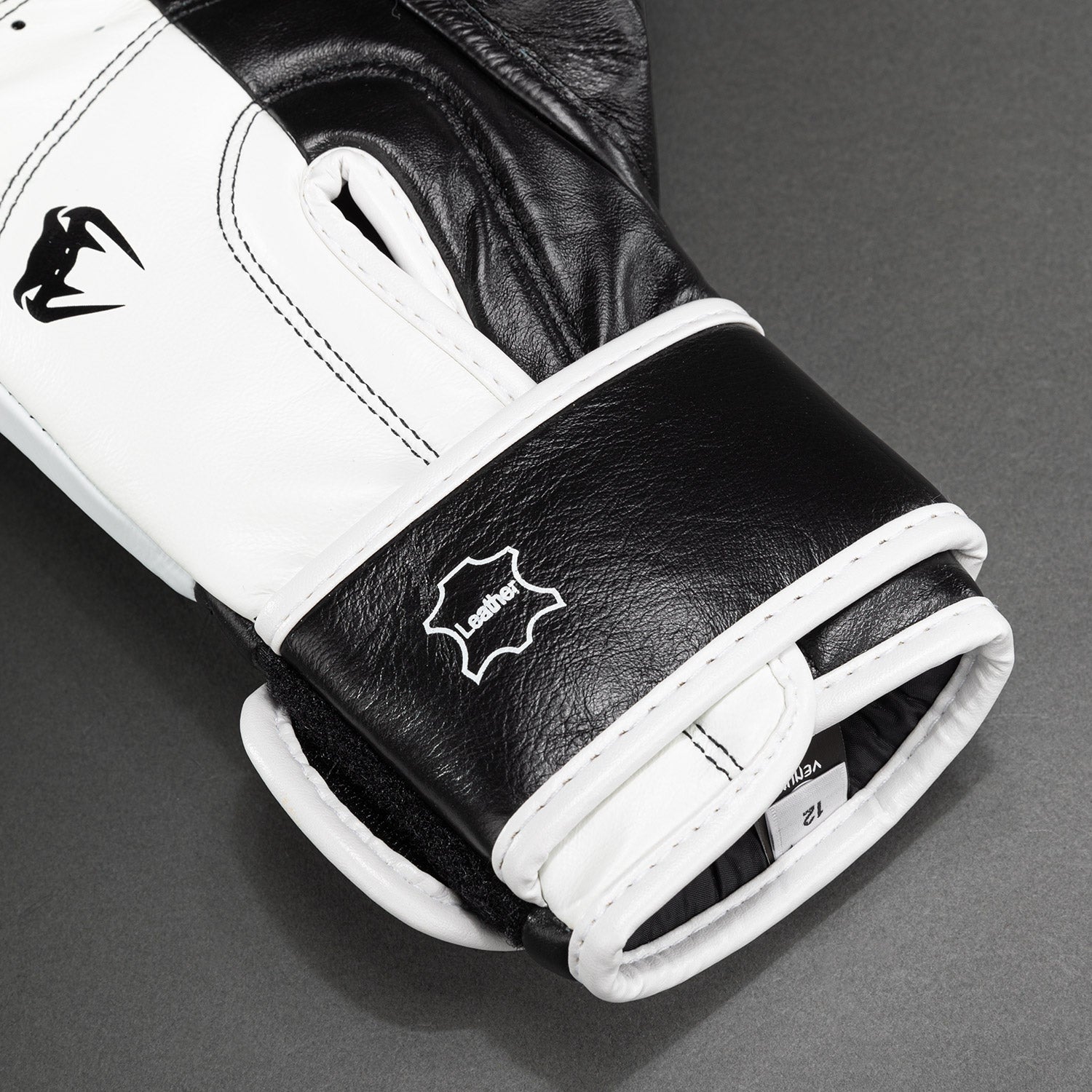 Gants de boxe Venum Shield Pro avec velcro - Noir/Blanc - product-type_Gants de boxe