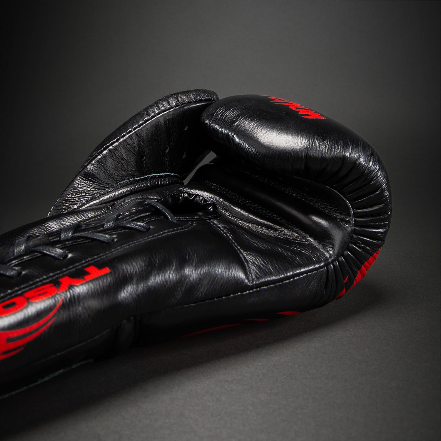 Gants de boxe Venum Giant 2.0 Mike Tyson Pro avec Lacets – Noir/Rouge - Sac inclus -