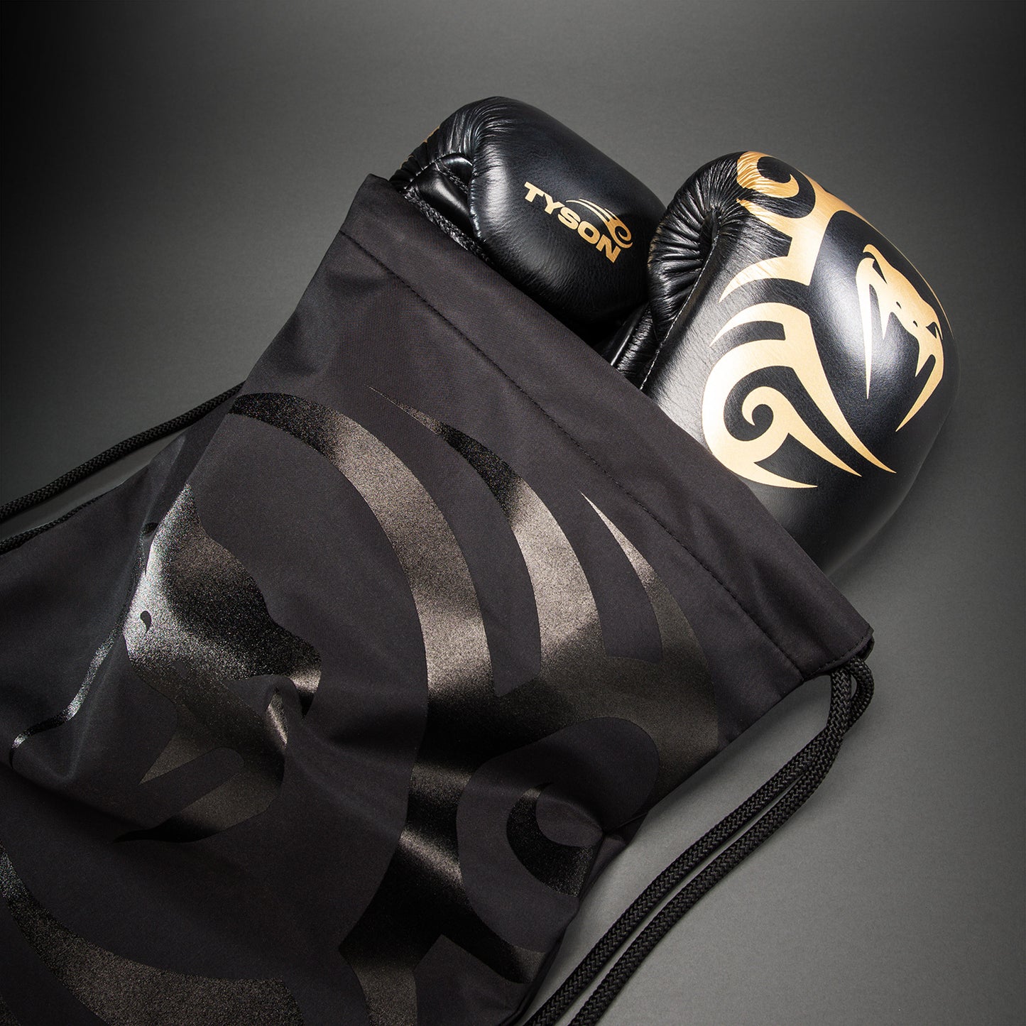 Gants de boxe Venum Giant 2.0 Mike Tyson Pro avec Lacets – Noir/Or - Sac inclus -