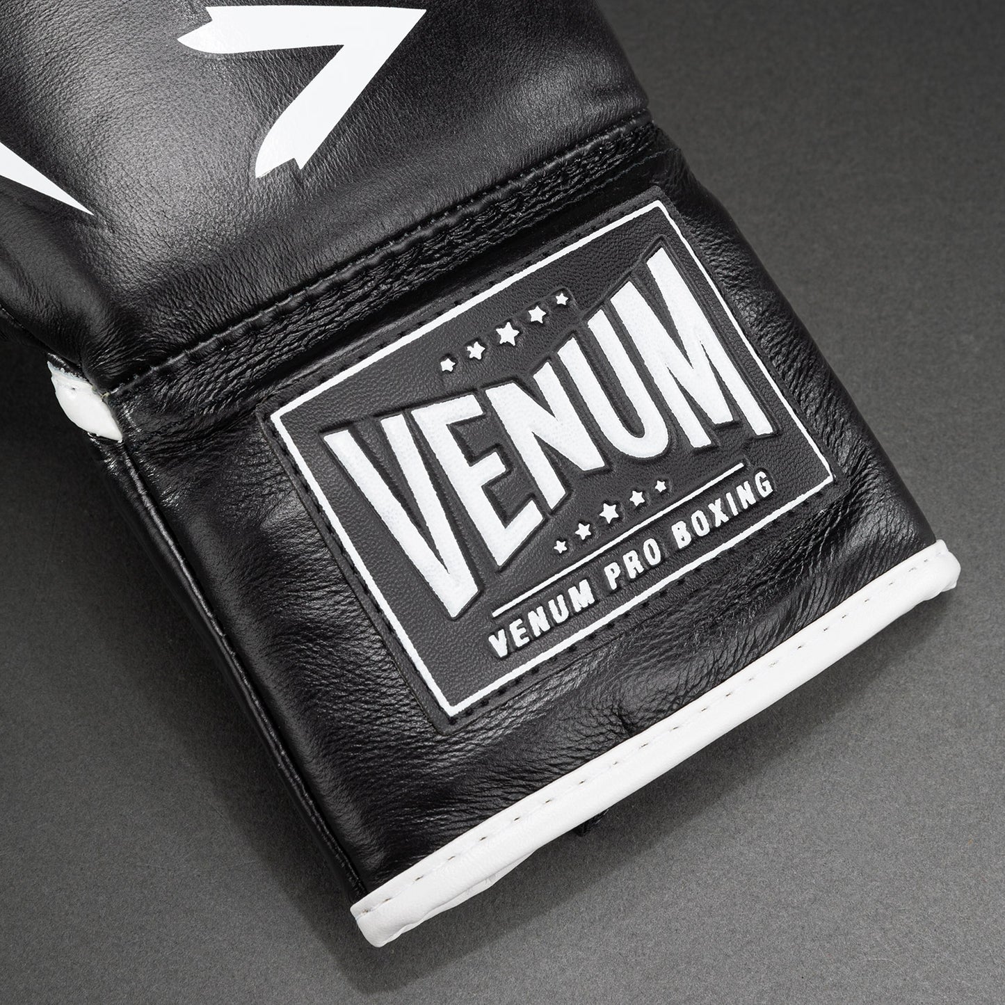 Gants de boxe Venum Hammer Pro avec lacets - Noir/Blanc - product-type_Gants de boxe
