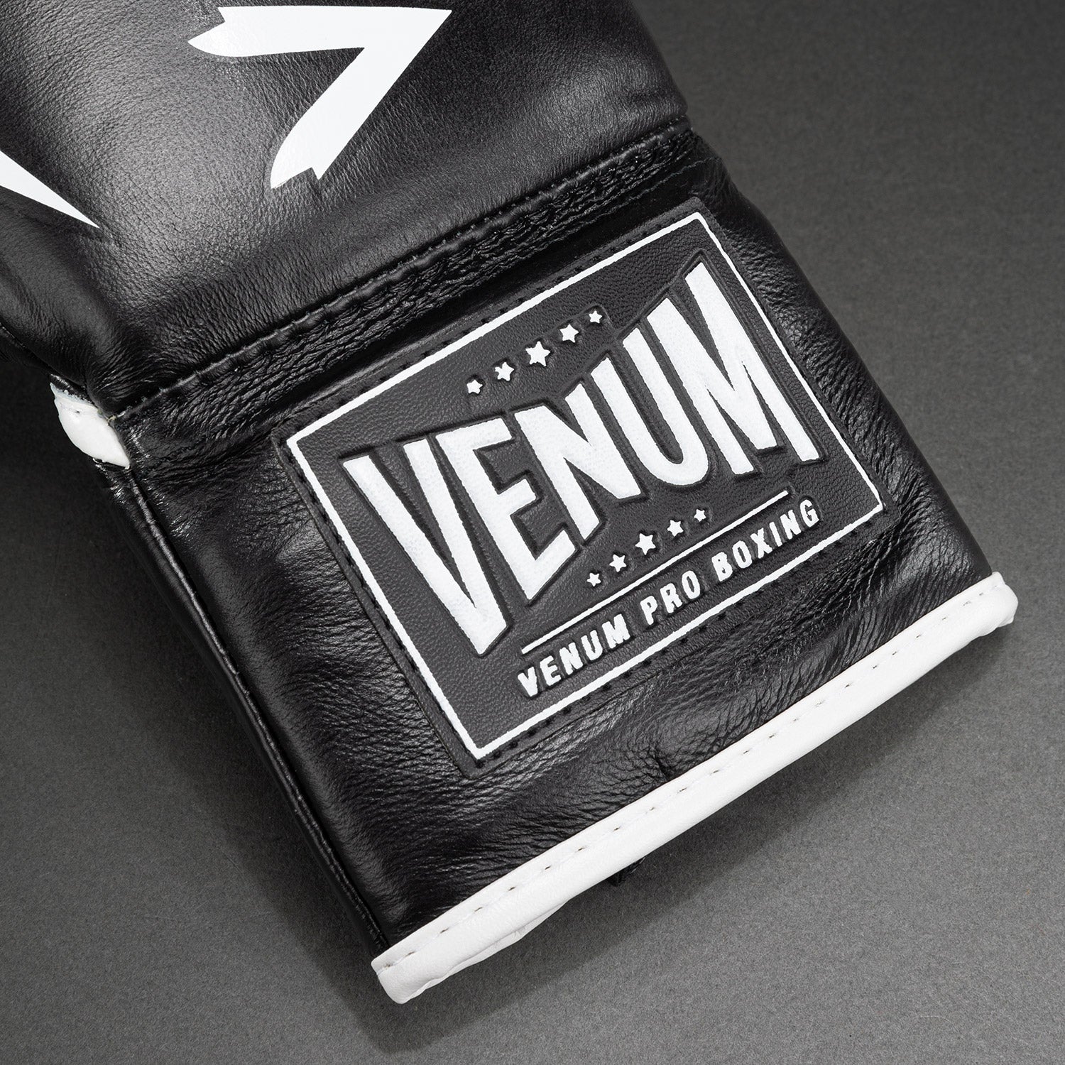 Gants de boxe Venum Hammer Pro avec lacets - Noir/Blanc - product-type_Gants de boxe