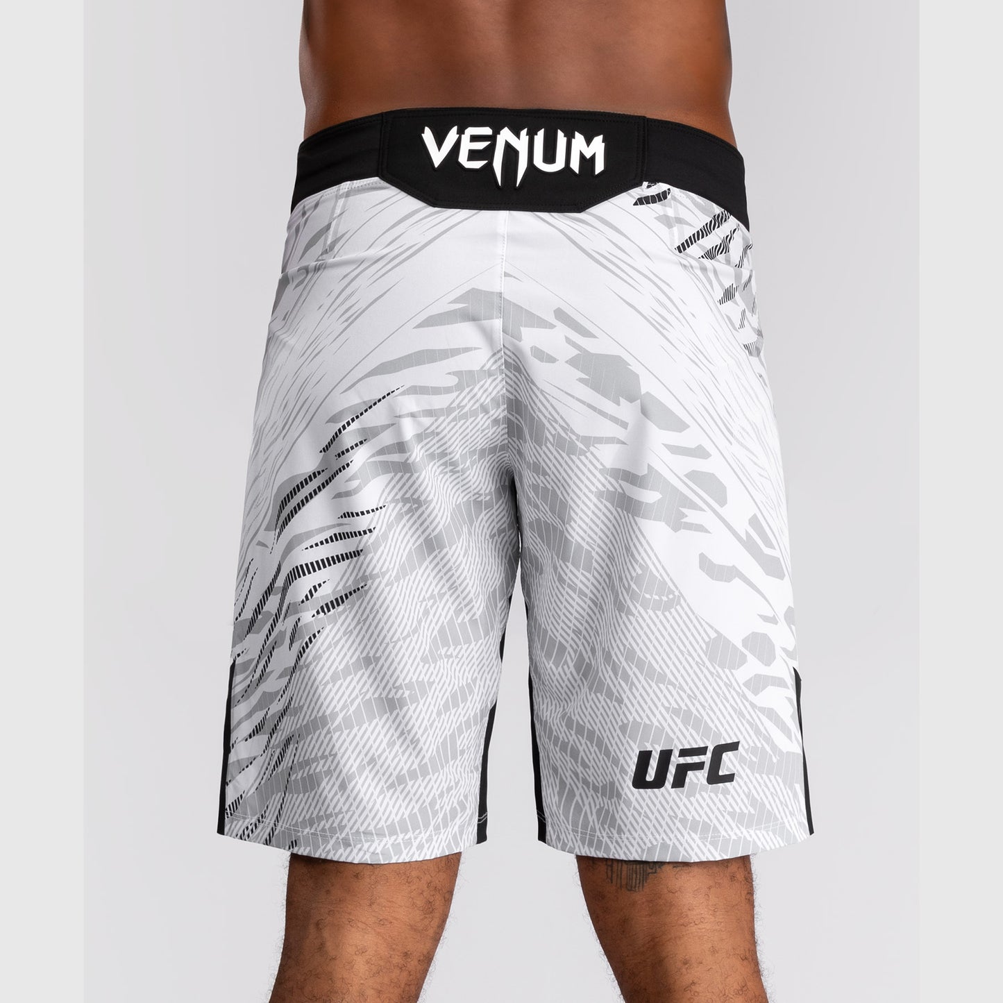 Shorts de Combat pour Hommes UFC Fusion by Venum Personnalisé Authentic Fight Night - Coupe Longue - Blanc - product-type_Shorts de MMA