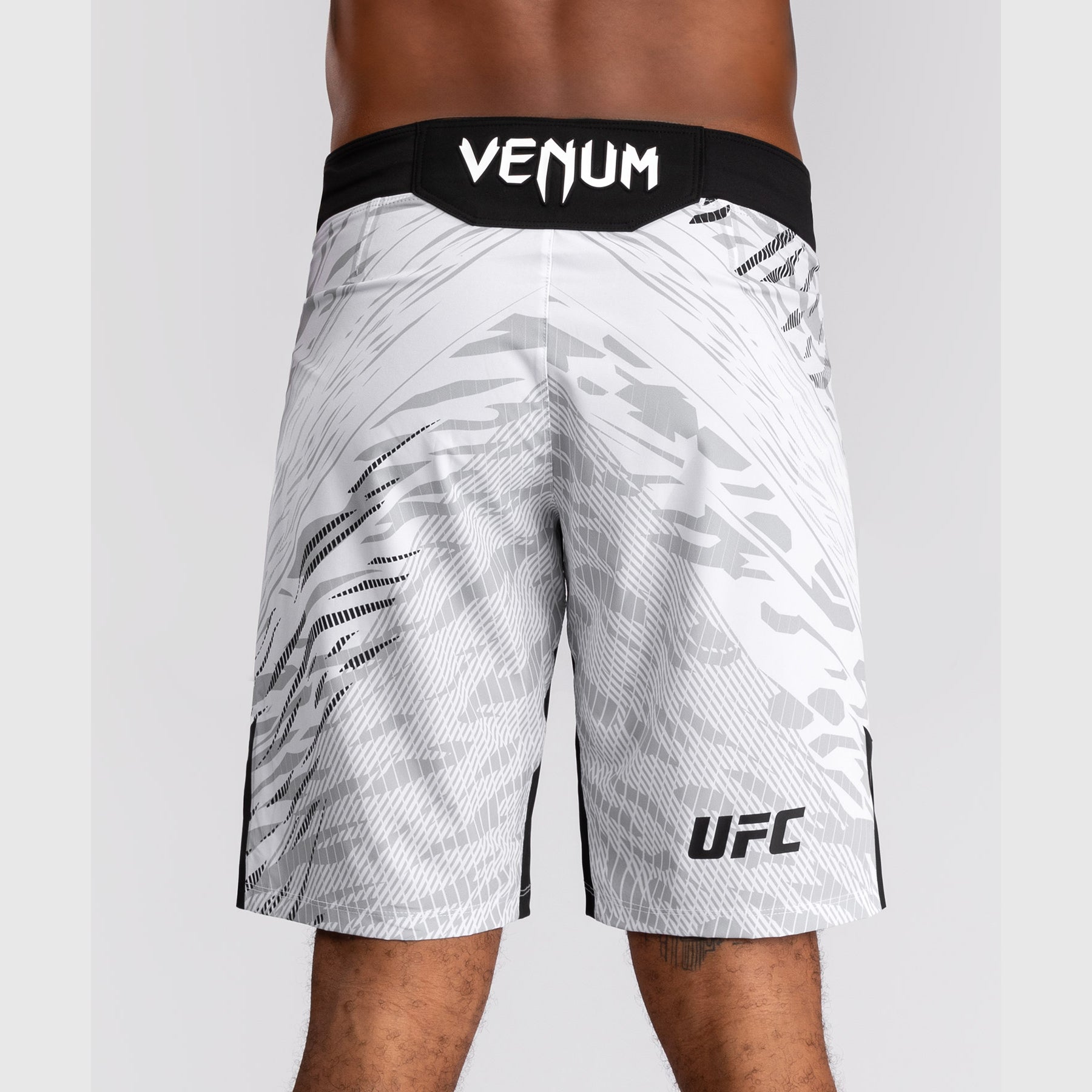 Shorts de Combat pour Hommes UFC Fusion by Venum Personnalisé Authentic Fight Night - Coupe Longue - Blanc - product-type_Shorts de MMA