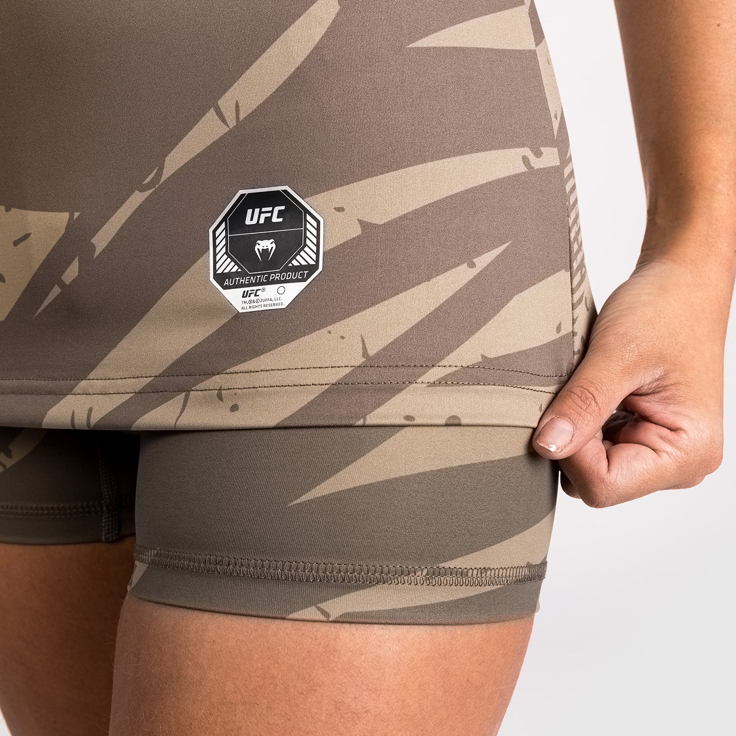 T-Shirt Dry-Tech pour Femmes UFC Adrenaline by Venum Fight Week - Desert Camo - product-type_T-Shirts Dry Tech