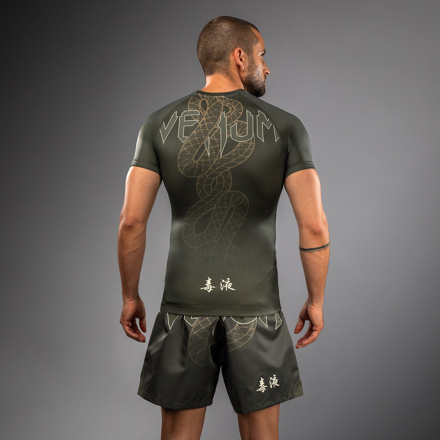 Rashguard Manches Courtes Venum Serpenti – Kaki/Bronze/Ivoire - product-type_T-Shirts de Compression