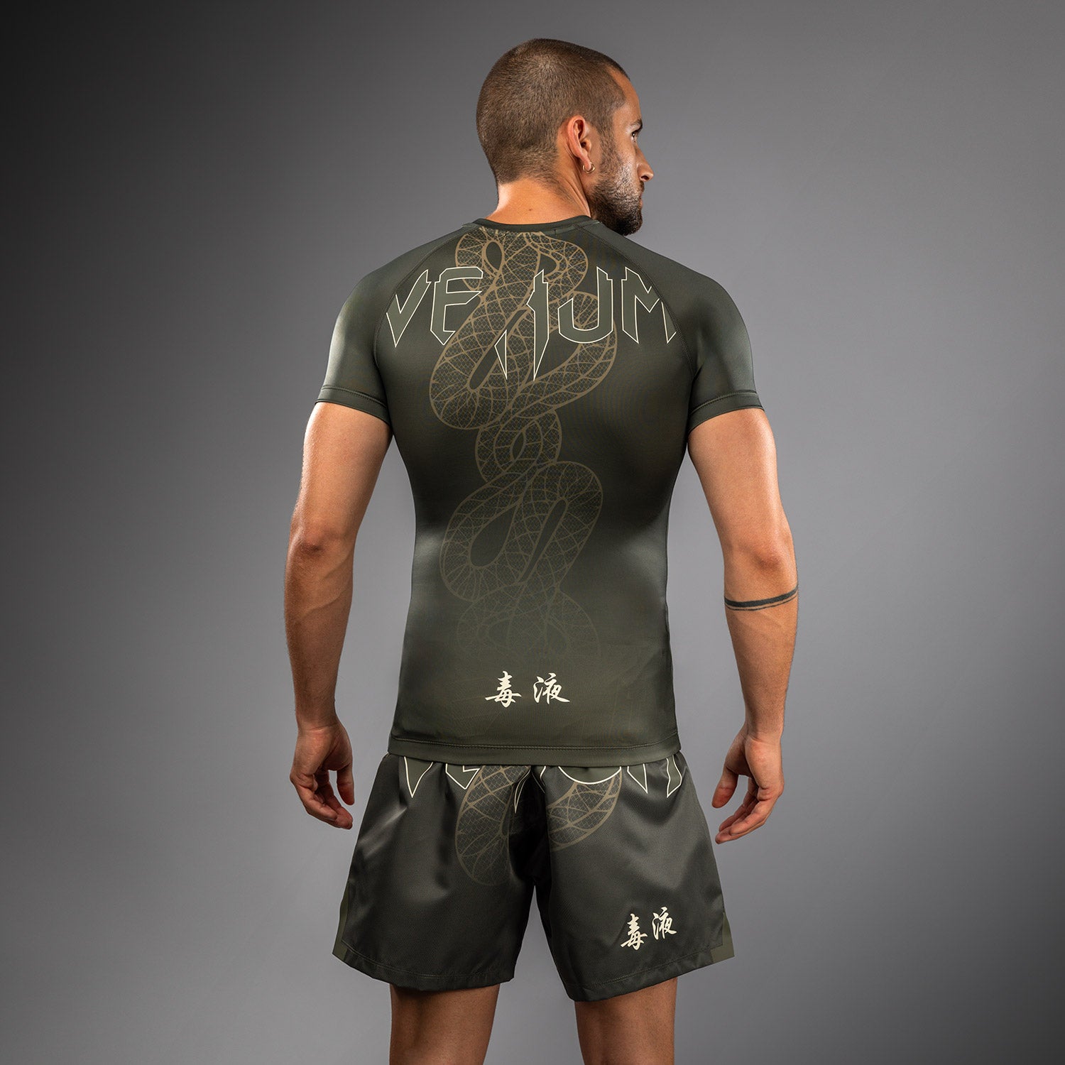 Rashguard Manches Courtes Venum Serpenti – Kaki/Bronze/Ivoire - product-type_T-Shirts de Compression