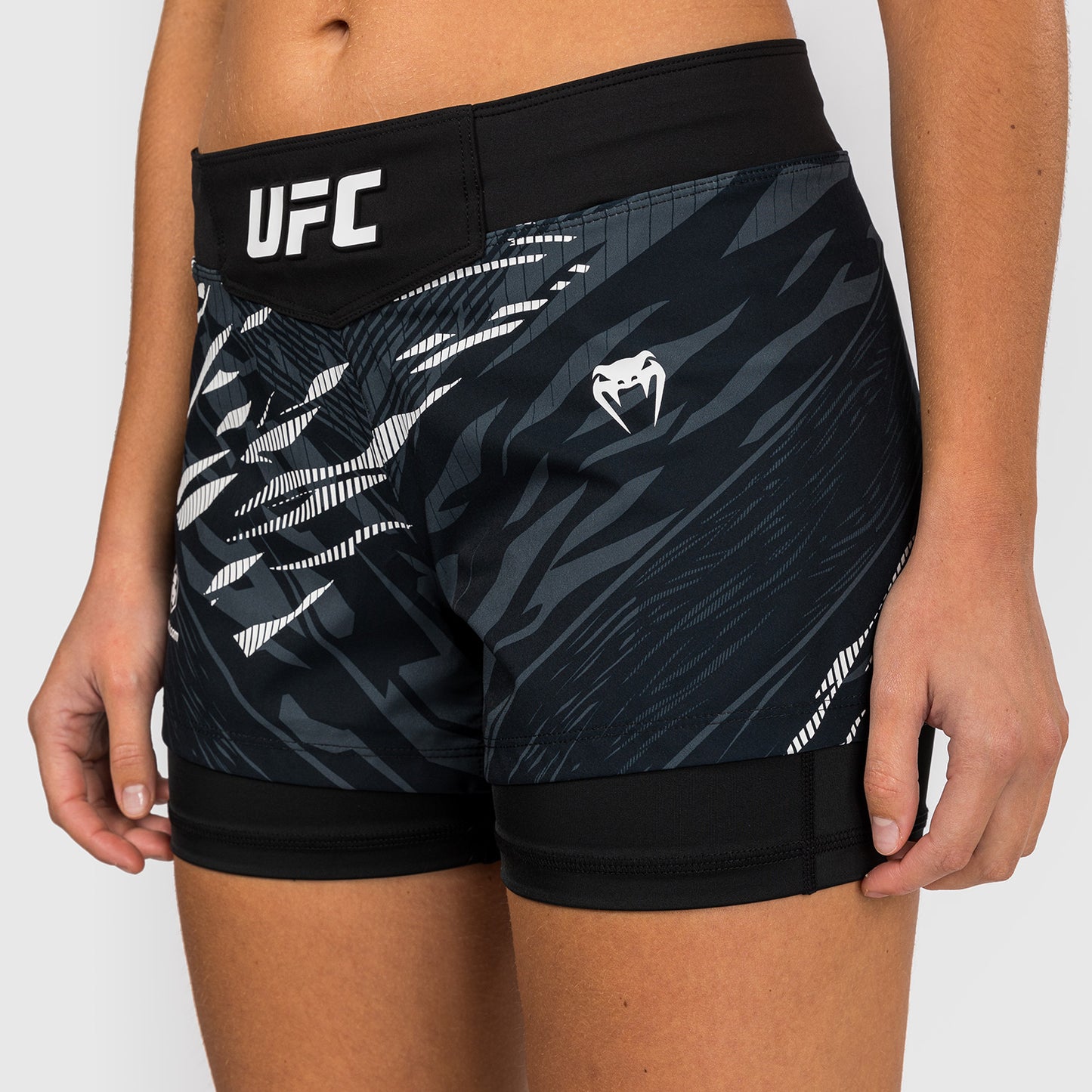 Shorts de Combat pour Femmes UFC Fusion by Venum Personnalisé Authentic Fight Night - Noir - product-type_Shorts de MMA